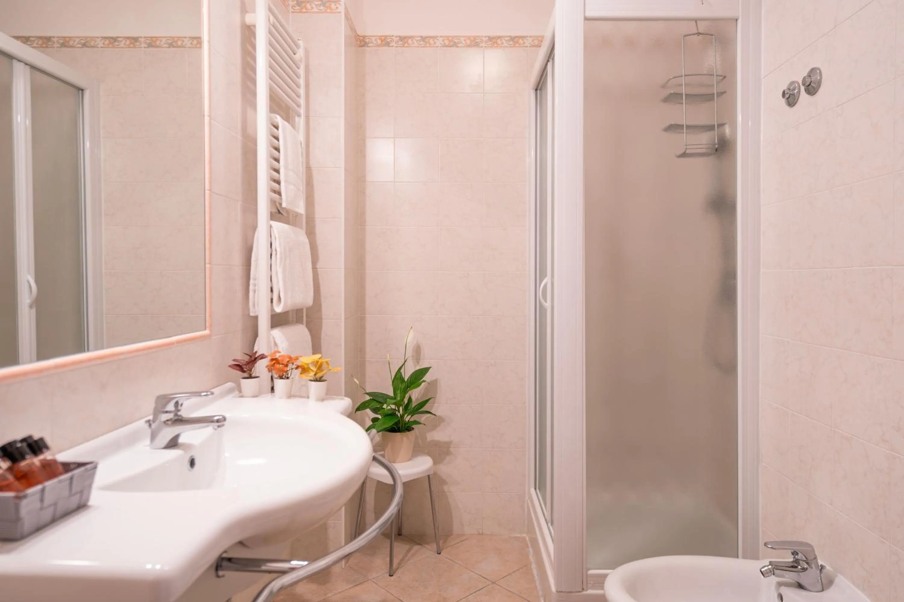 Shower in Hotel Tiffany's