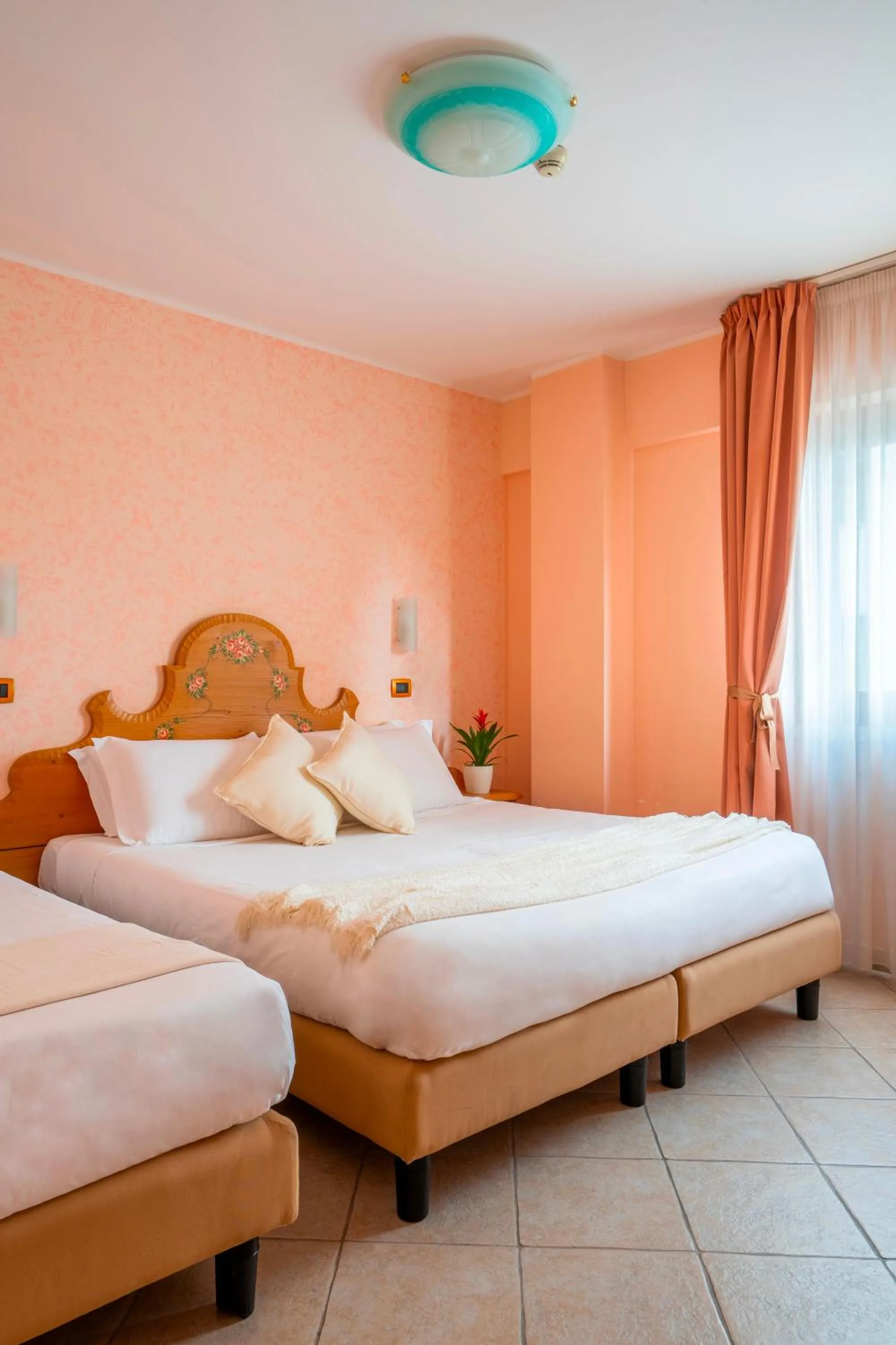 Bedroom, Bed in Hotel Tiffany's