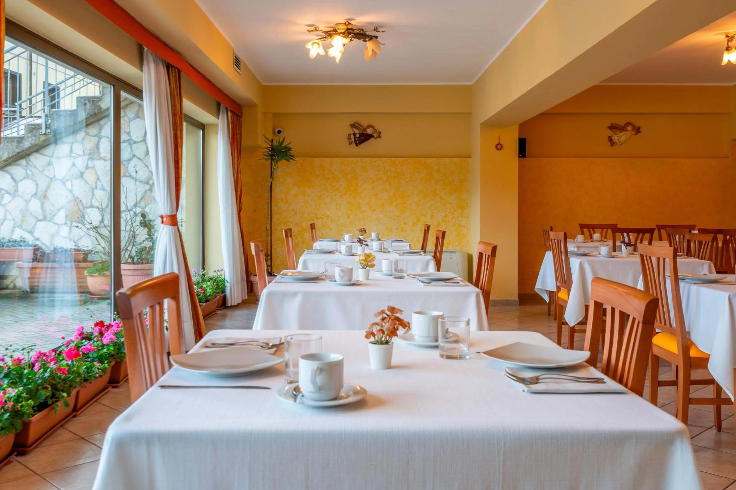 Breakfast in Hotel Tiffany's