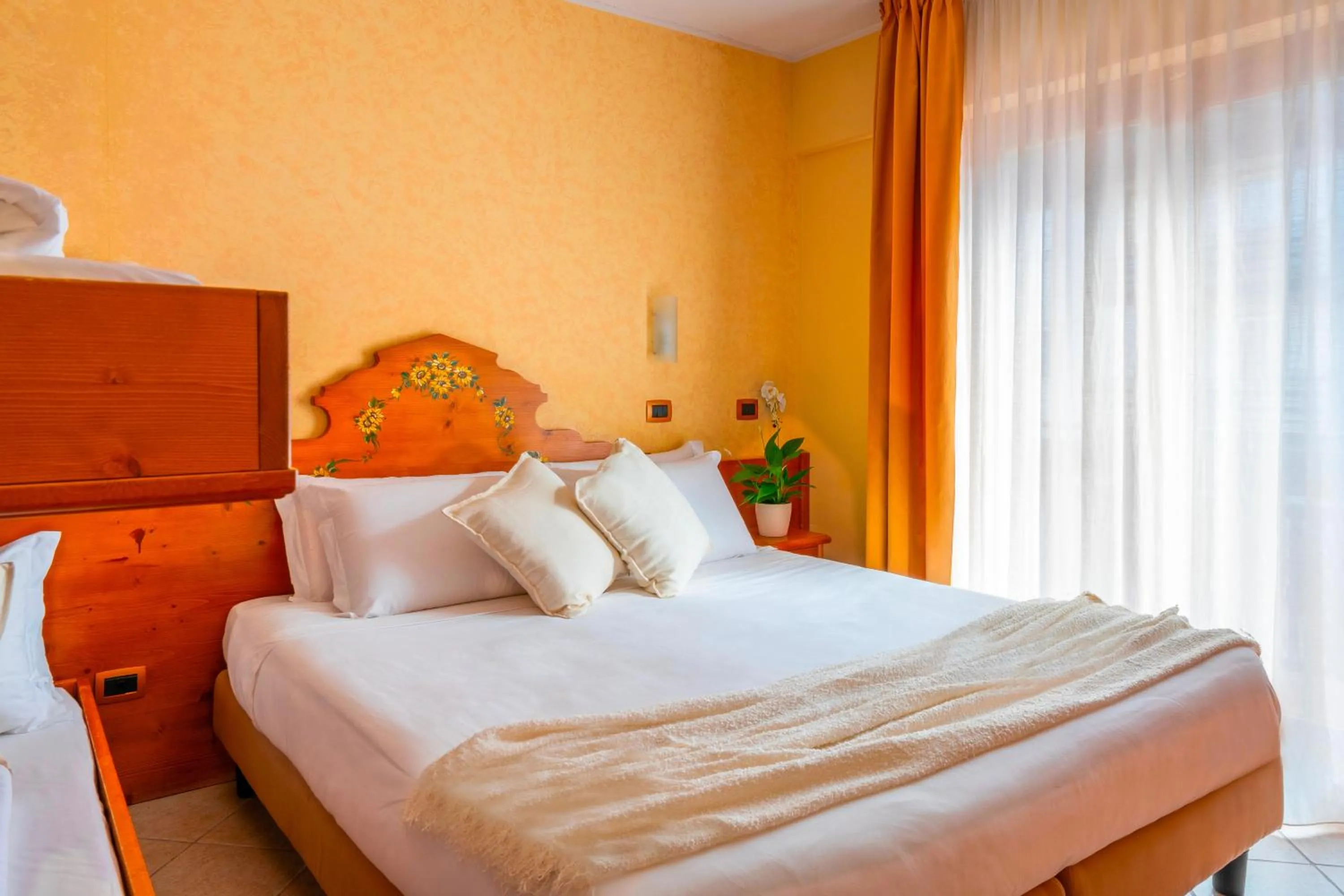 Photo of the whole room, Bed in Hotel Tiffany's