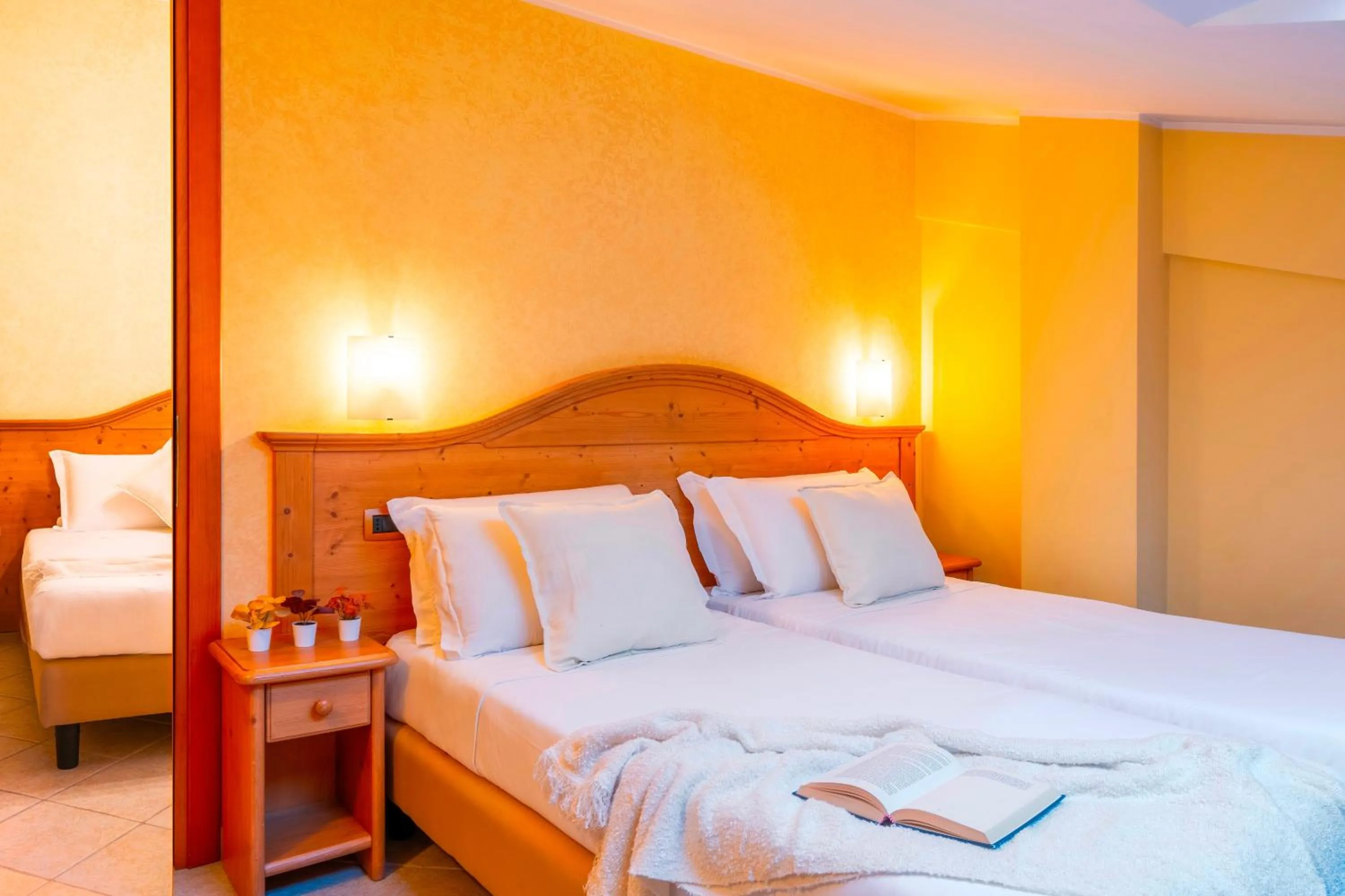 Bedroom, Bed in Hotel Tiffany's