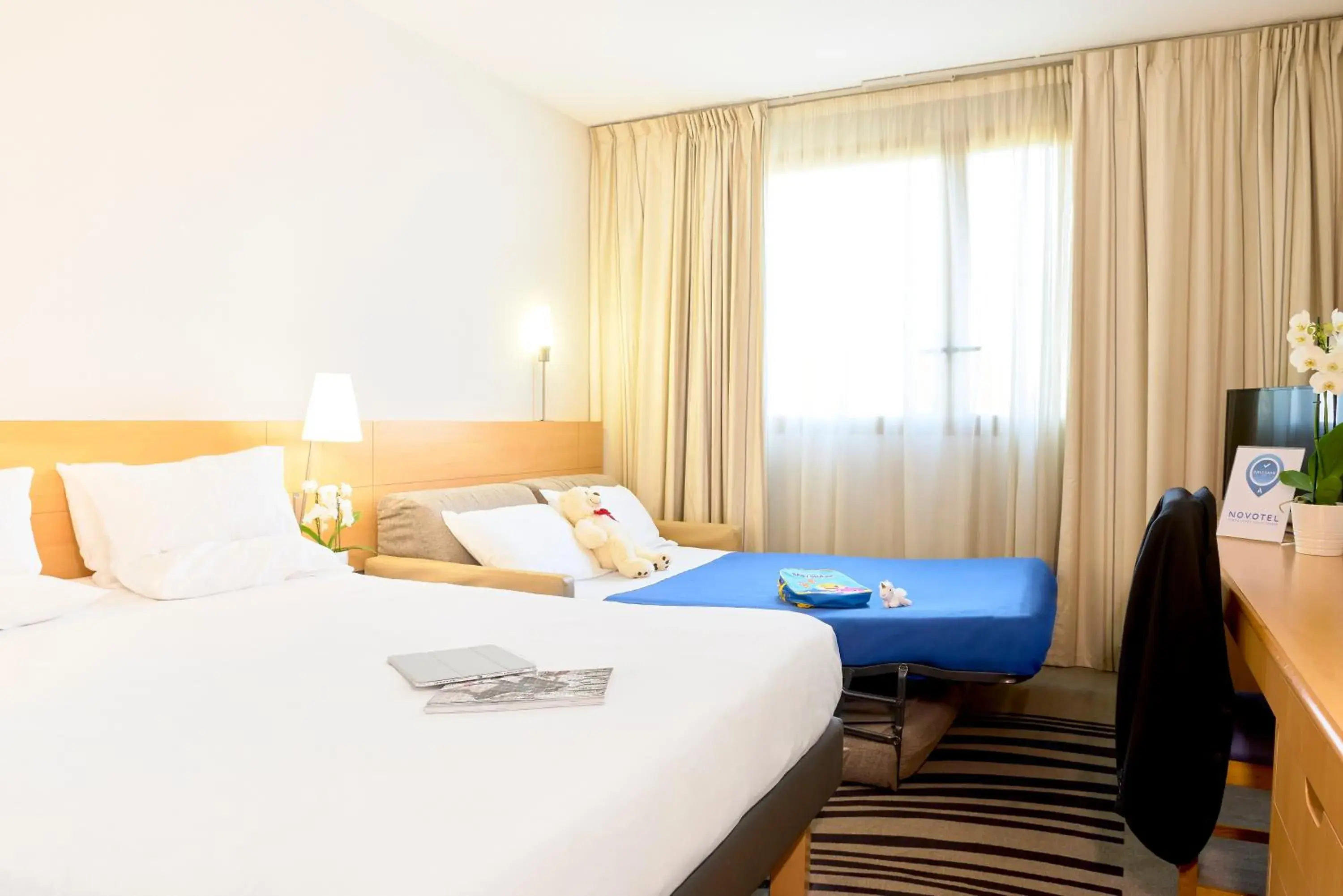 Queen Room with Sofa Bed in Novotel Torino Corso Giulio Cesare Queen Room with Sofa Bed in Novotel Torino Corso Giulio Cesare