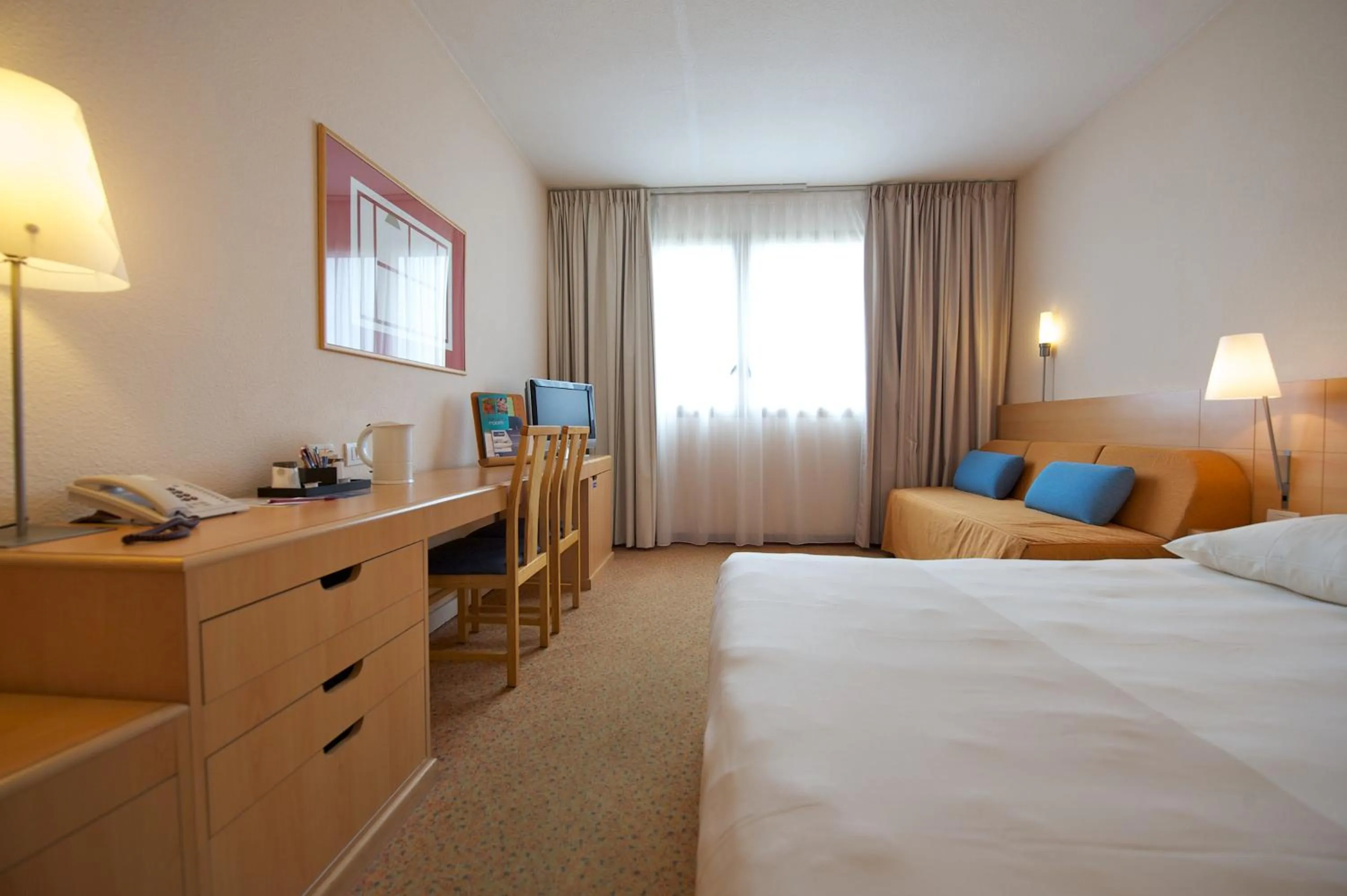 Photo of the whole room, Bed in Novotel Torino Corso Giulio Cesare