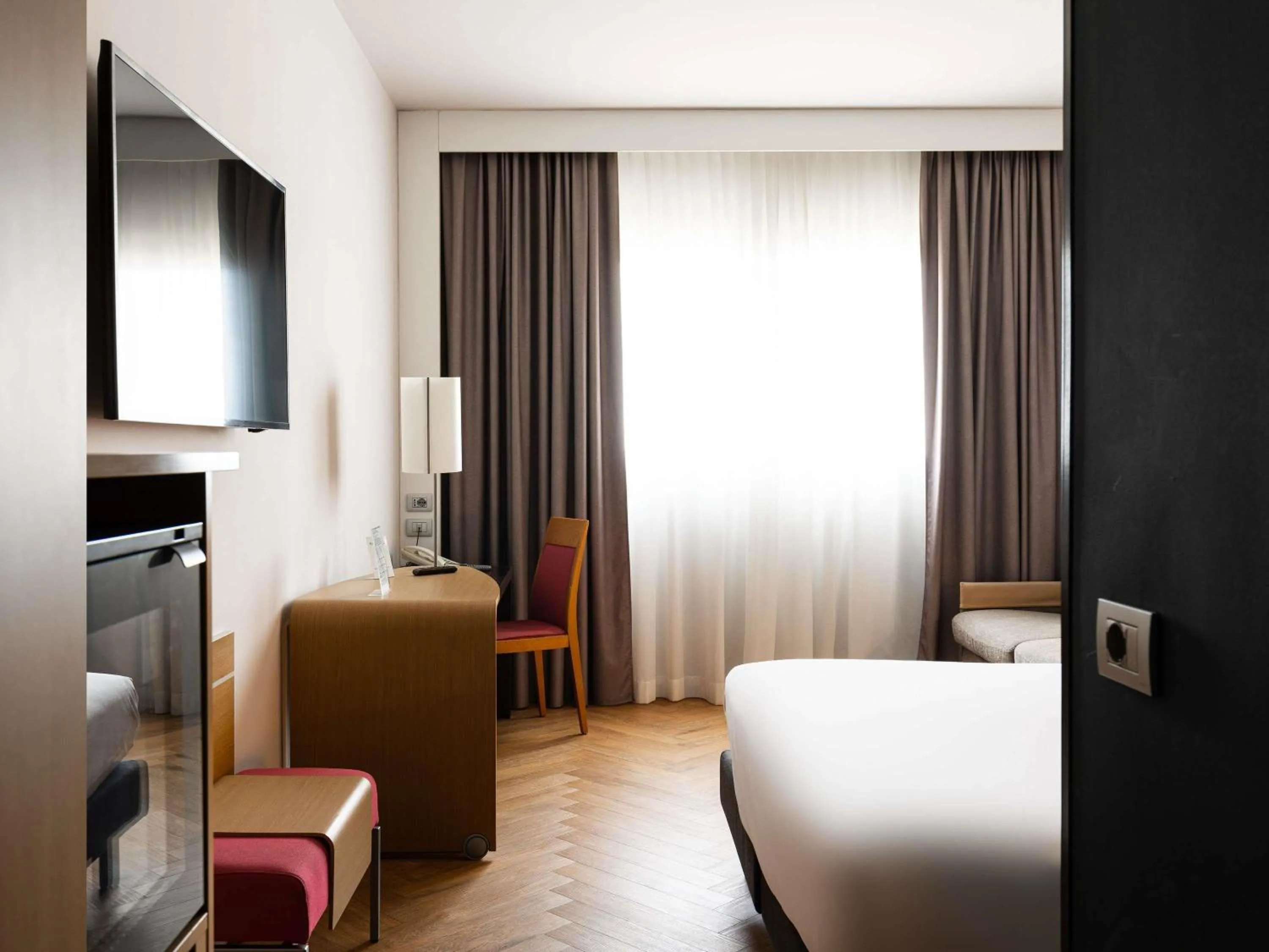 Bedroom, Bed in Novotel Caserta Sud