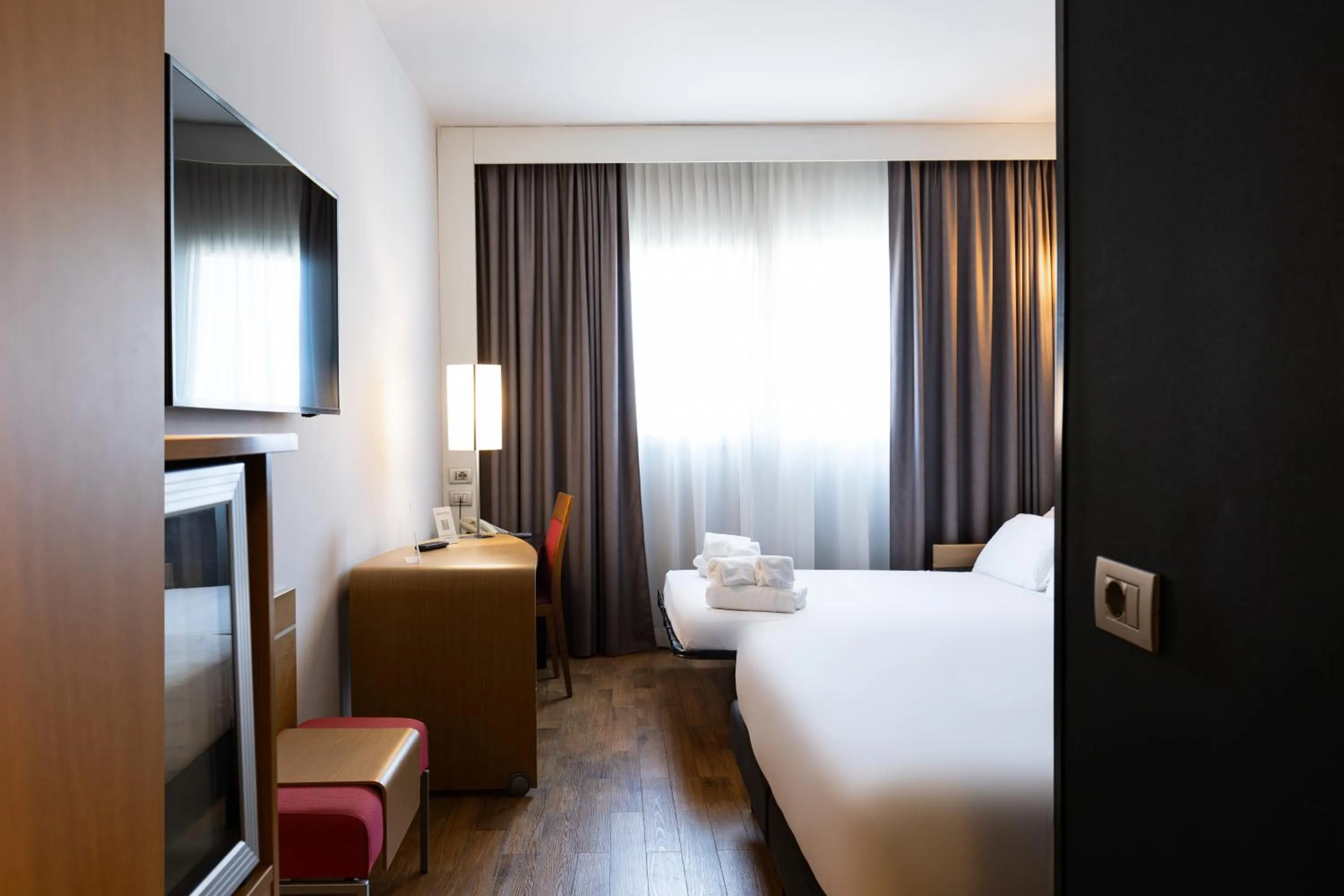 Bedroom, Bed in Novotel Caserta Sud