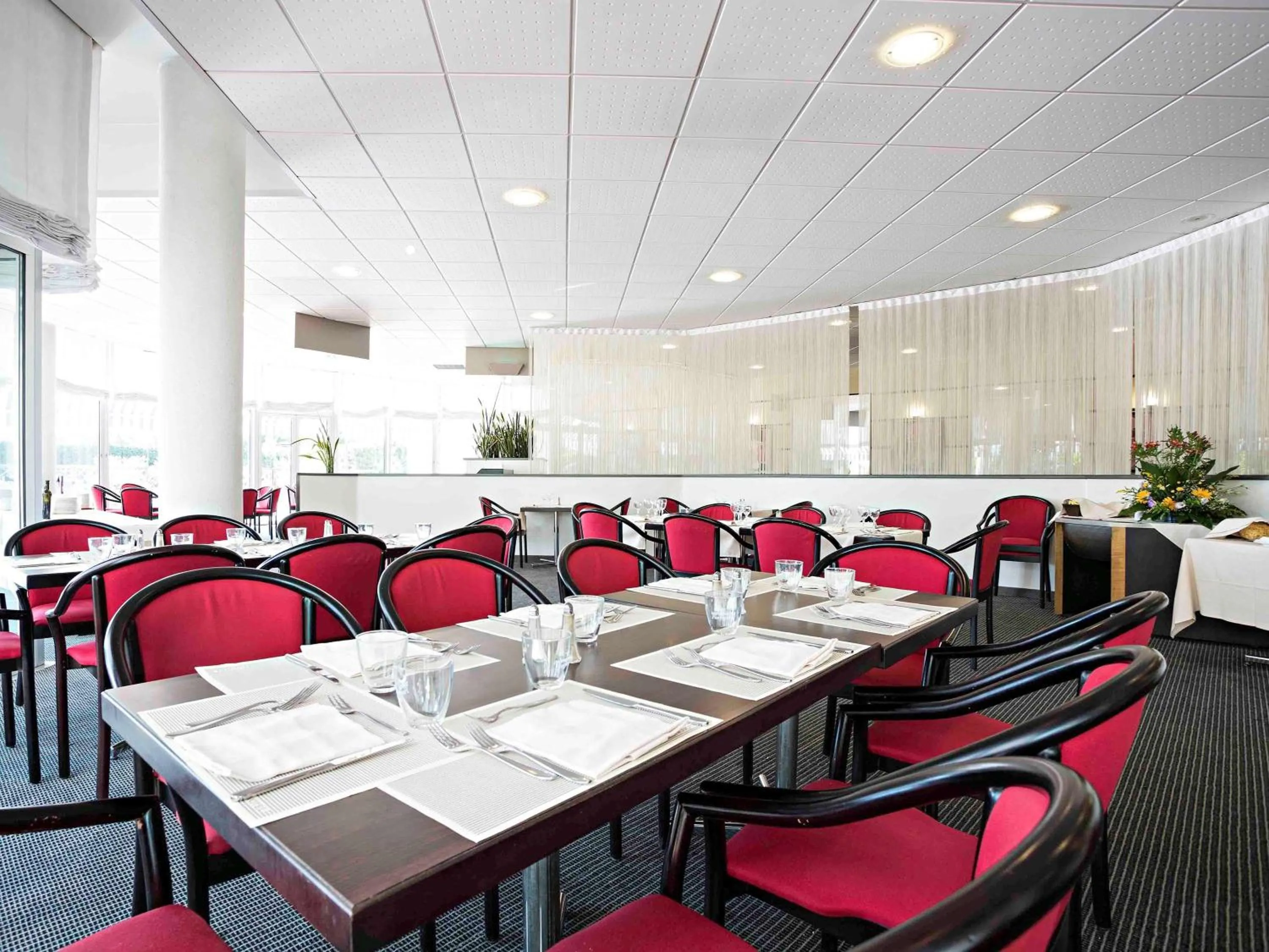 Restaurant/places to eat in Novotel Caserta Sud