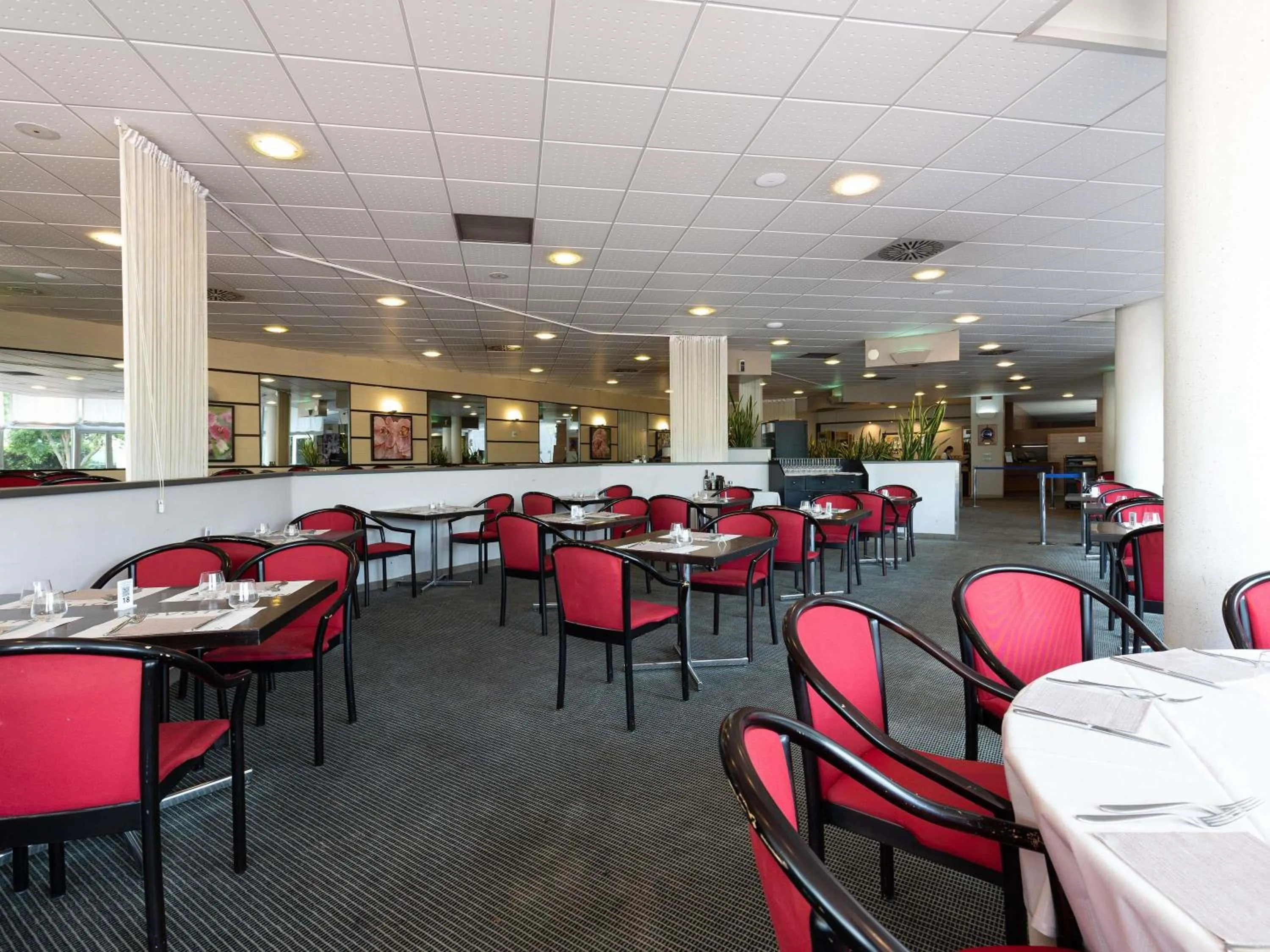 Restaurant/places to eat in Novotel Caserta Sud