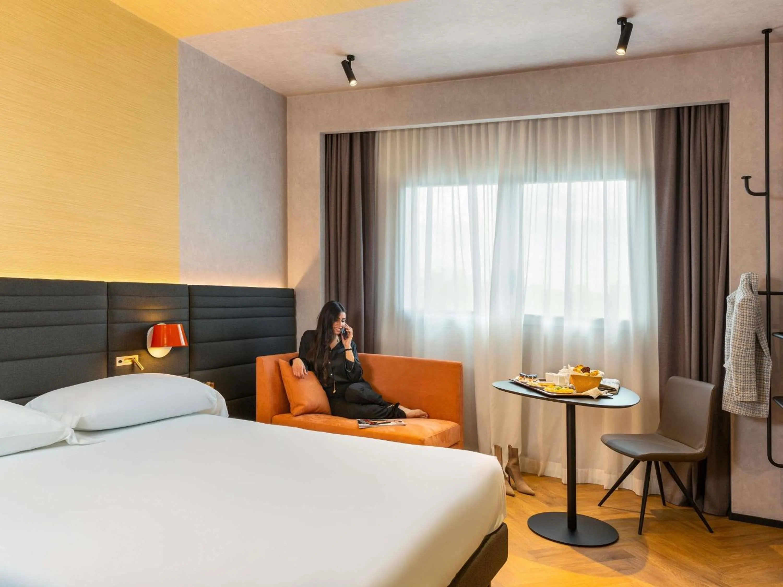 Bedroom, Bed in Novotel Caserta Sud