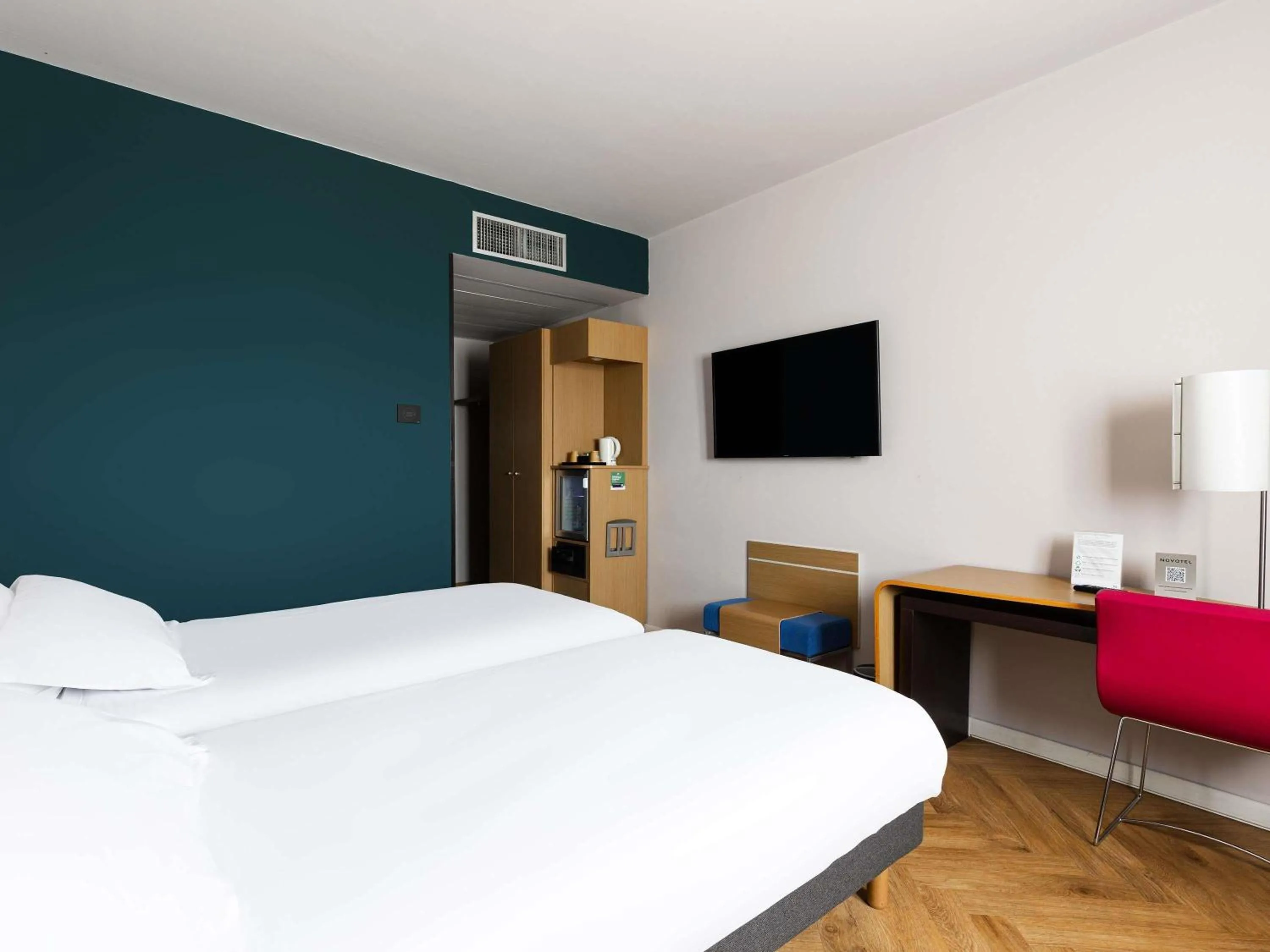 Bedroom, Bed in Novotel Caserta Sud
