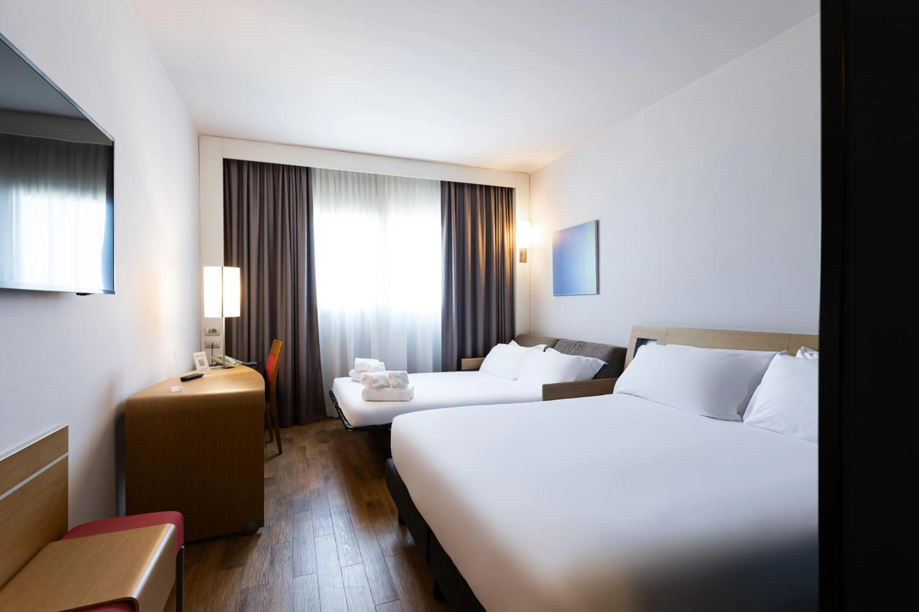 Bedroom, Bed in Novotel Caserta Sud