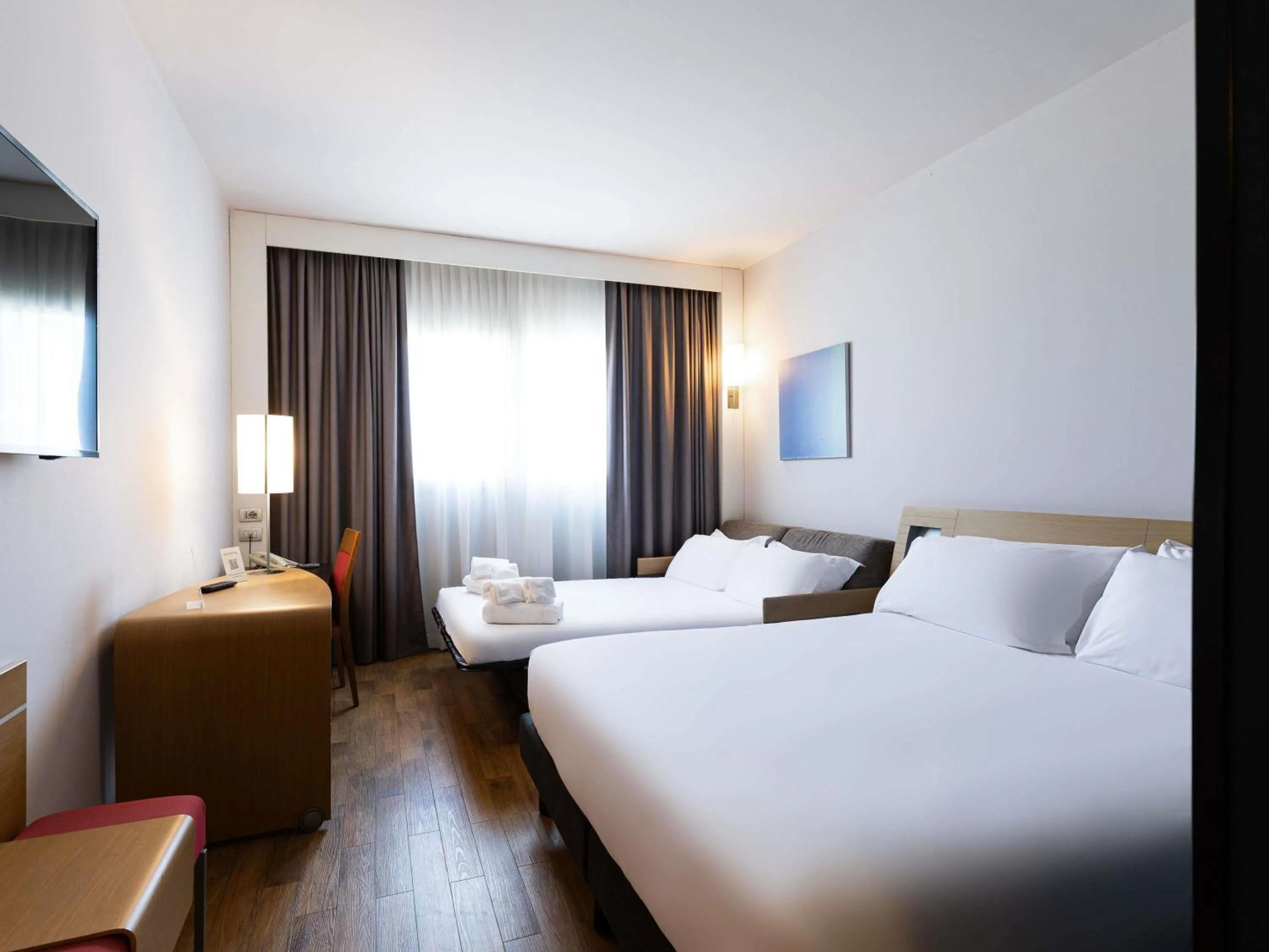 Bedroom, Bed in Novotel Caserta Sud