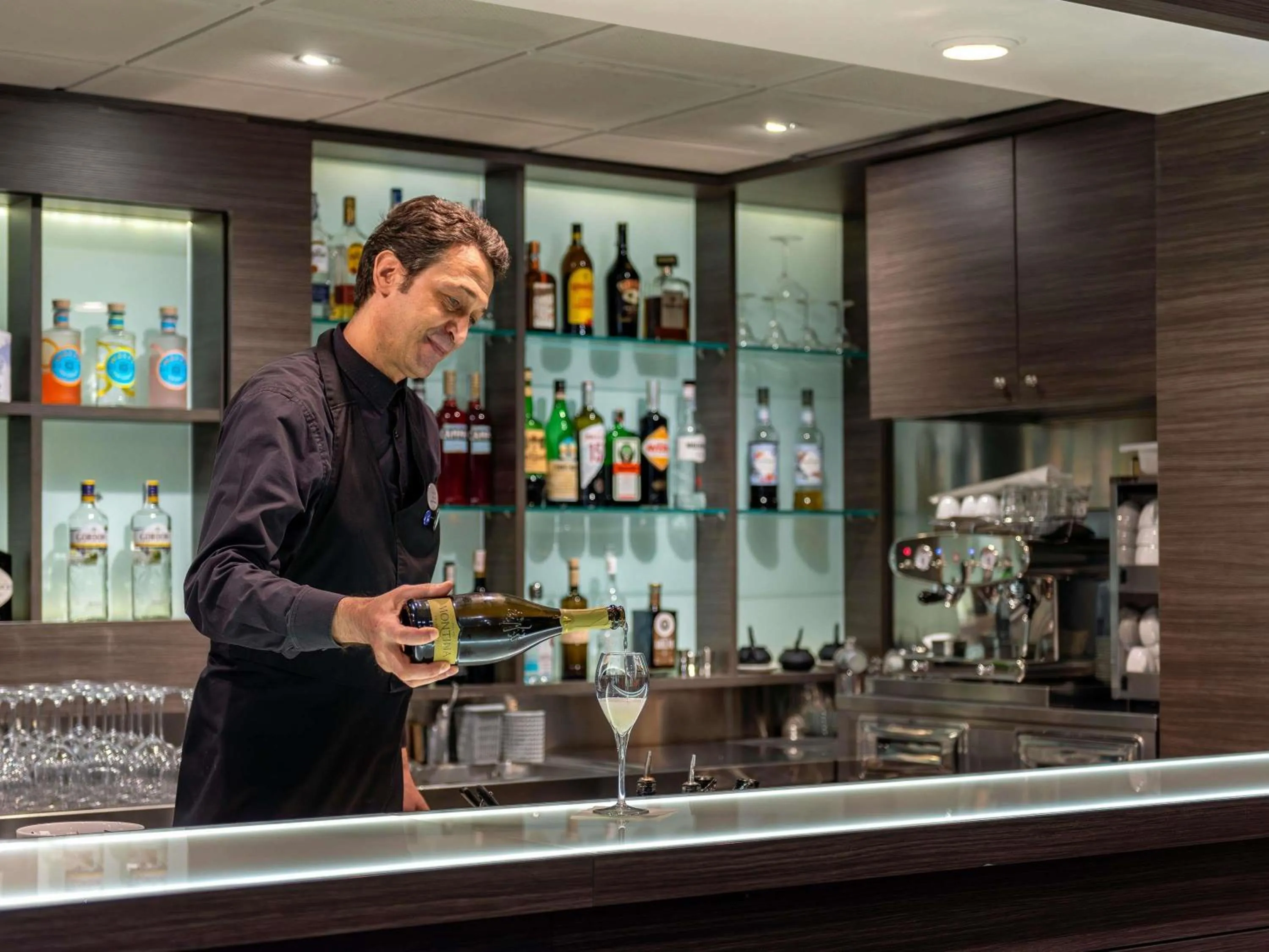 Lounge or bar in Novotel Brescia Due