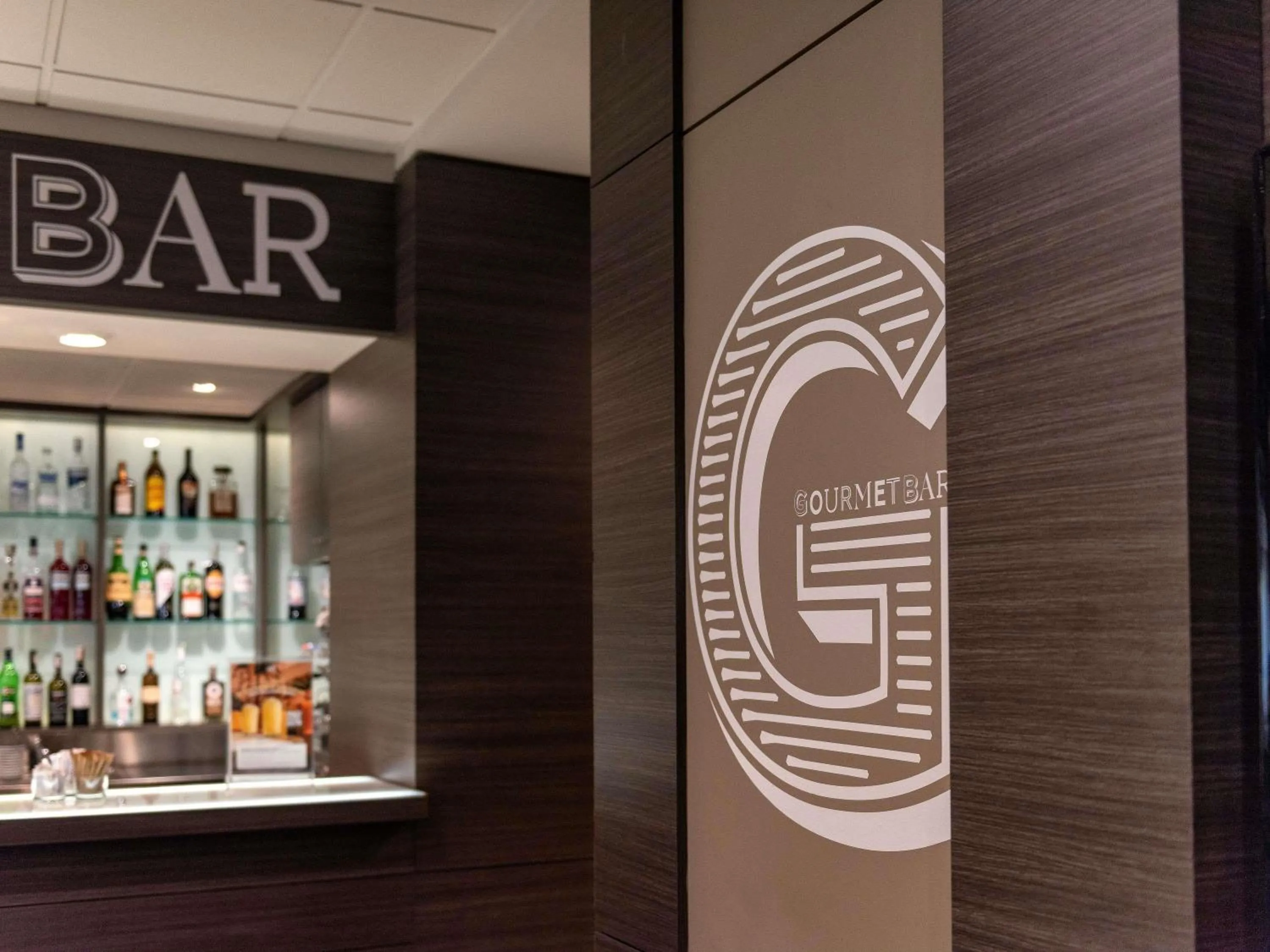 Lounge or bar in Novotel Brescia Due