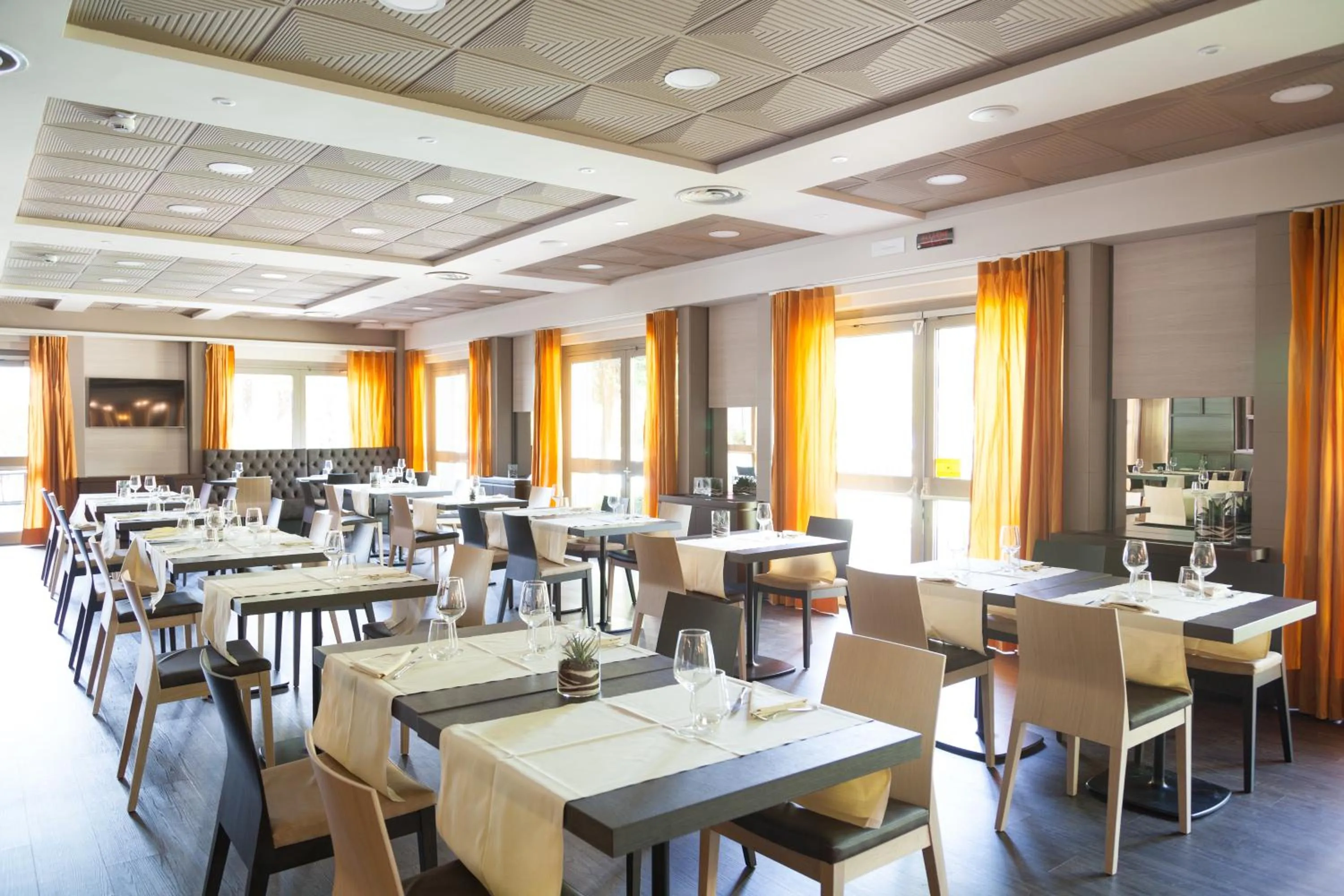 Restaurant/places to eat in Novotel Brescia Due