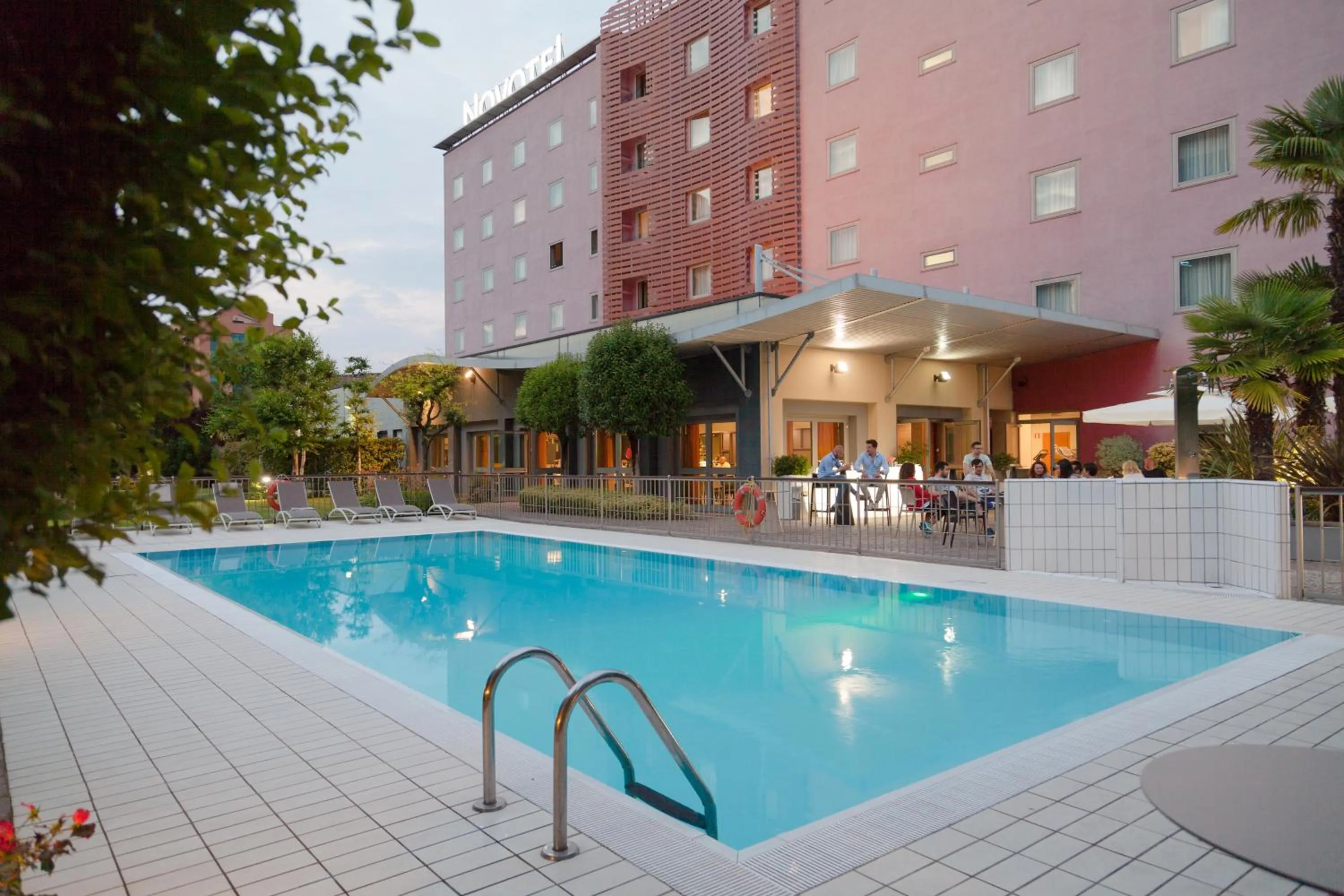 Swimming pool in Novotel Brescia Due