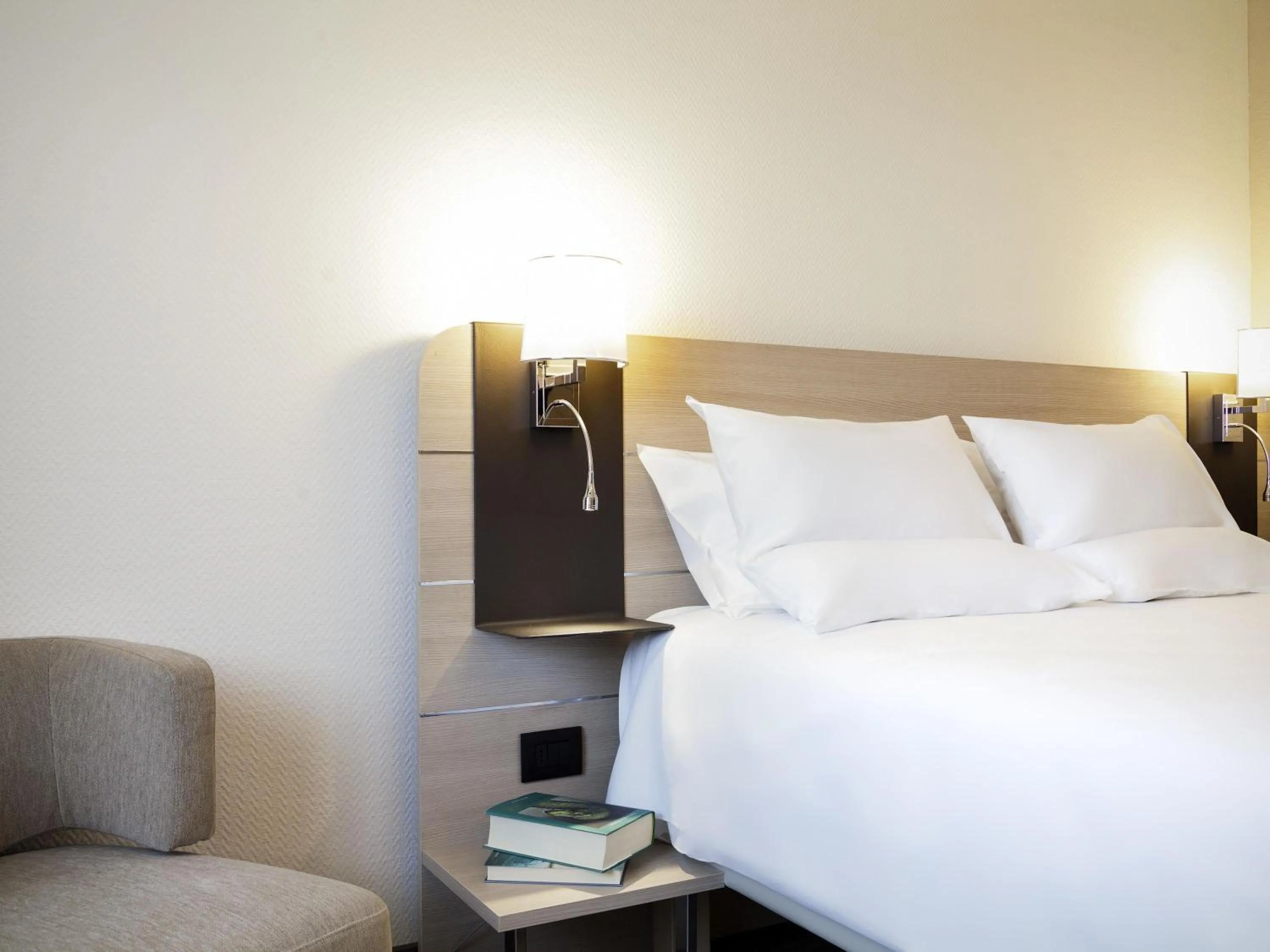 Bedroom, Bed in Novotel Brescia Due