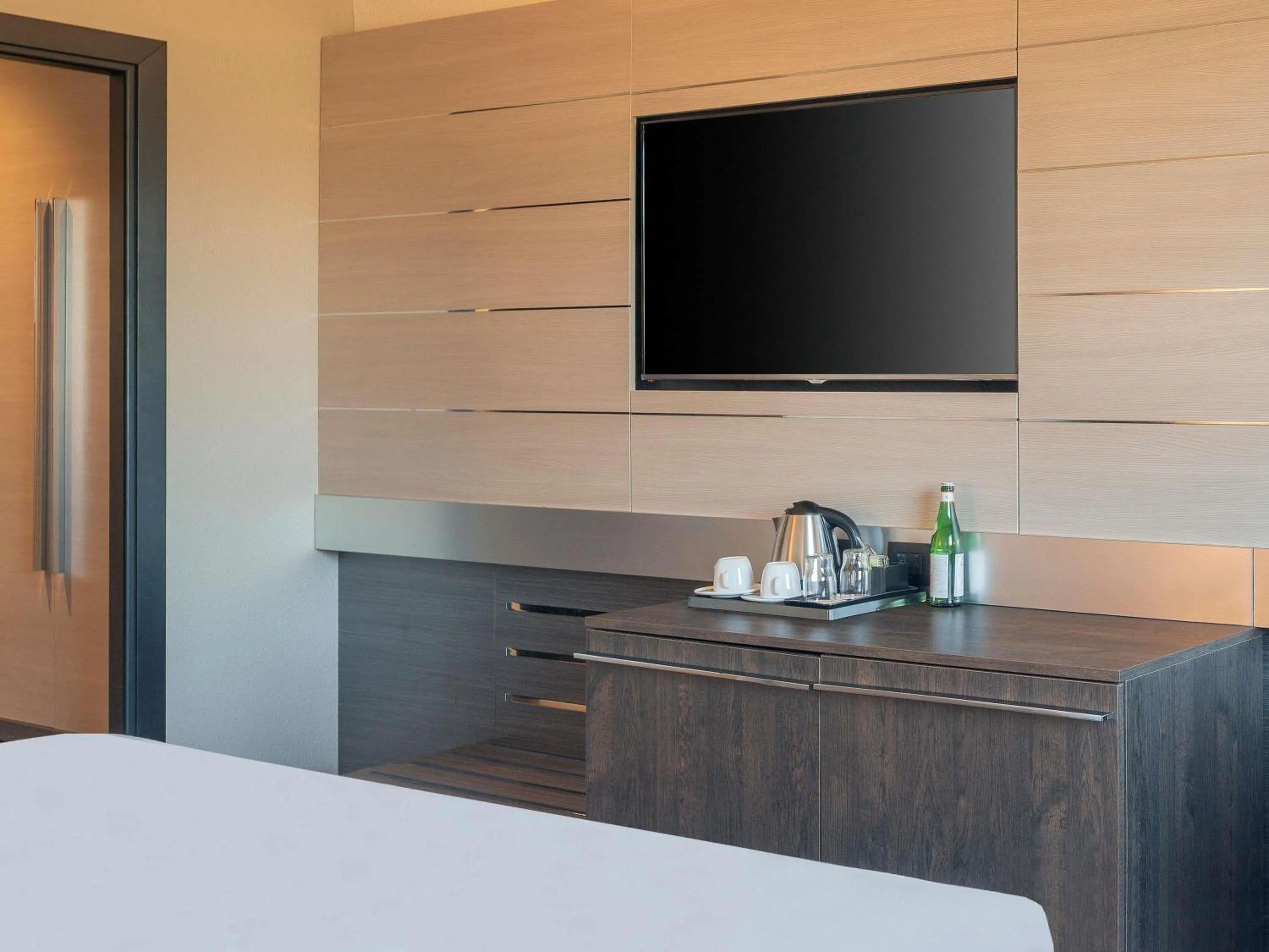 Bedroom, Bed in Novotel Brescia Due