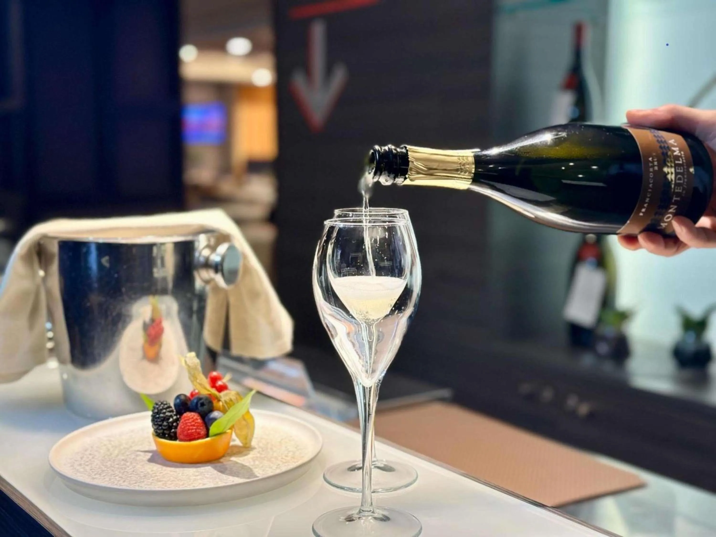 Lounge or bar in Novotel Brescia Due