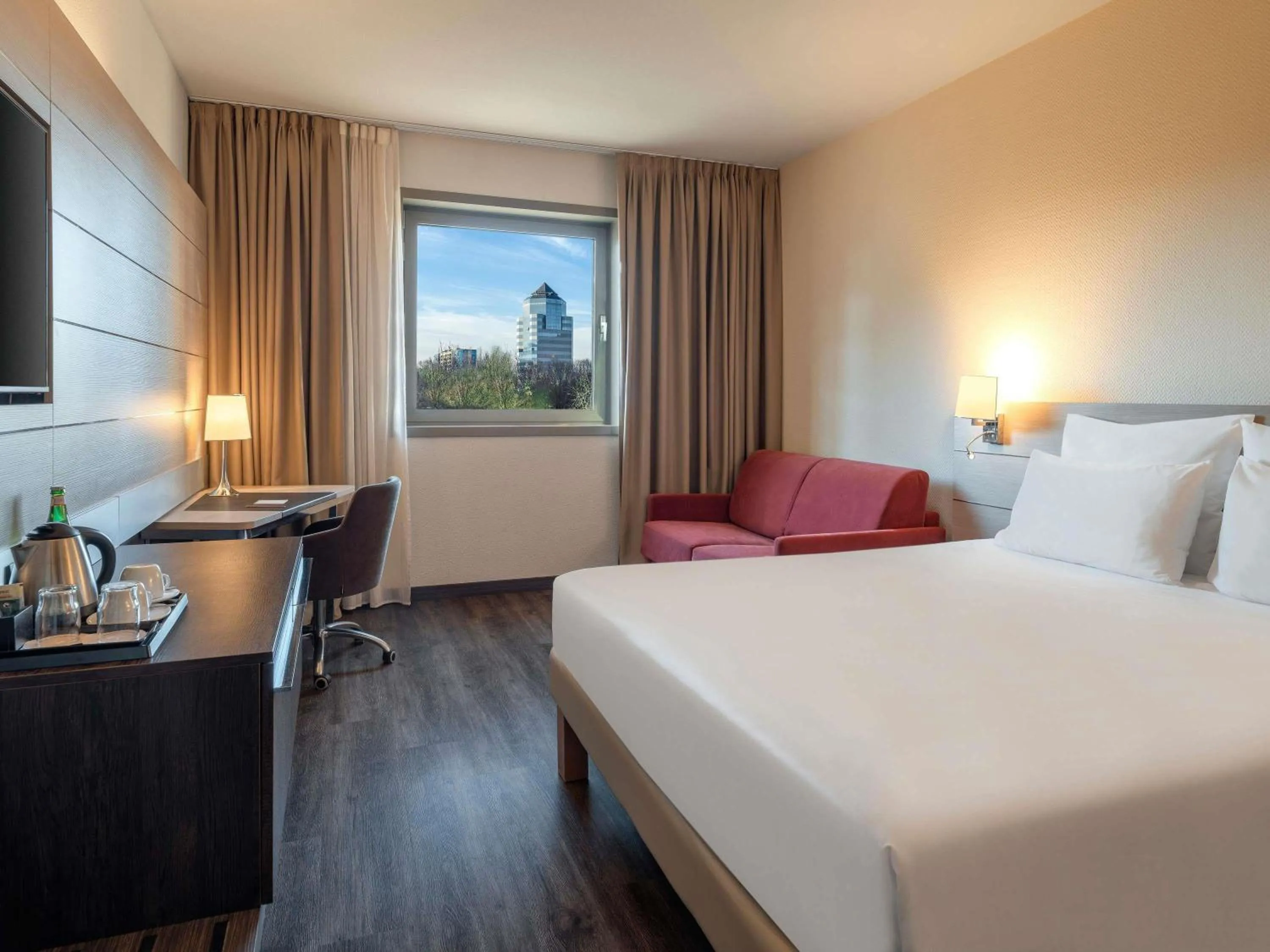 Bedroom, Bed in Novotel Brescia Due