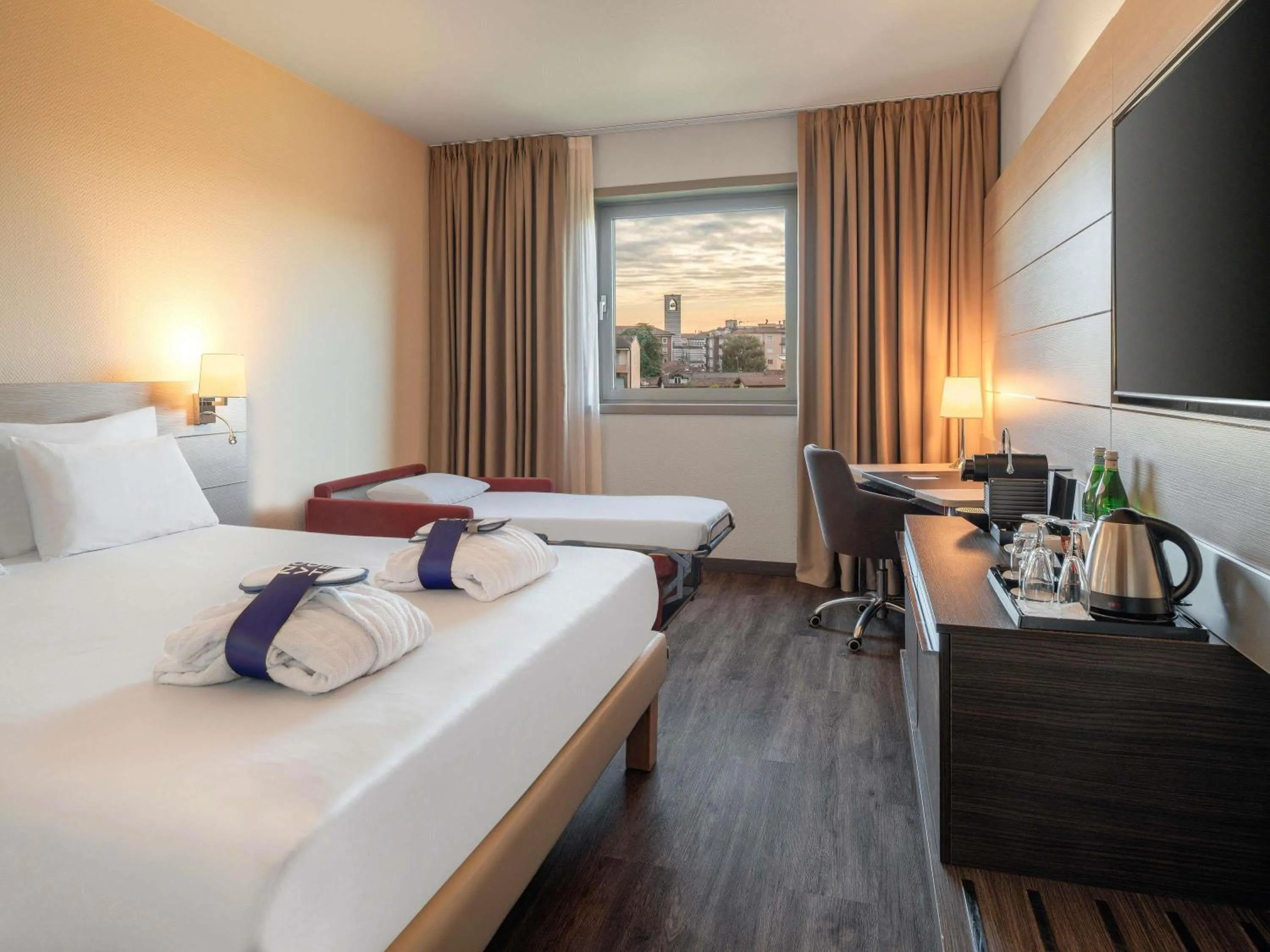 Bedroom, Bed in Novotel Brescia Due