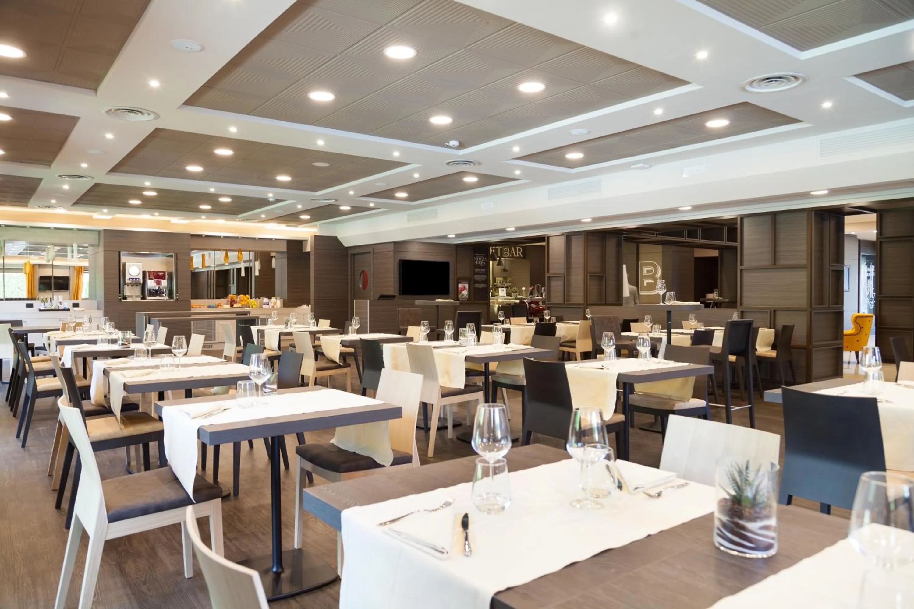 Restaurant/places to eat in Novotel Brescia Due