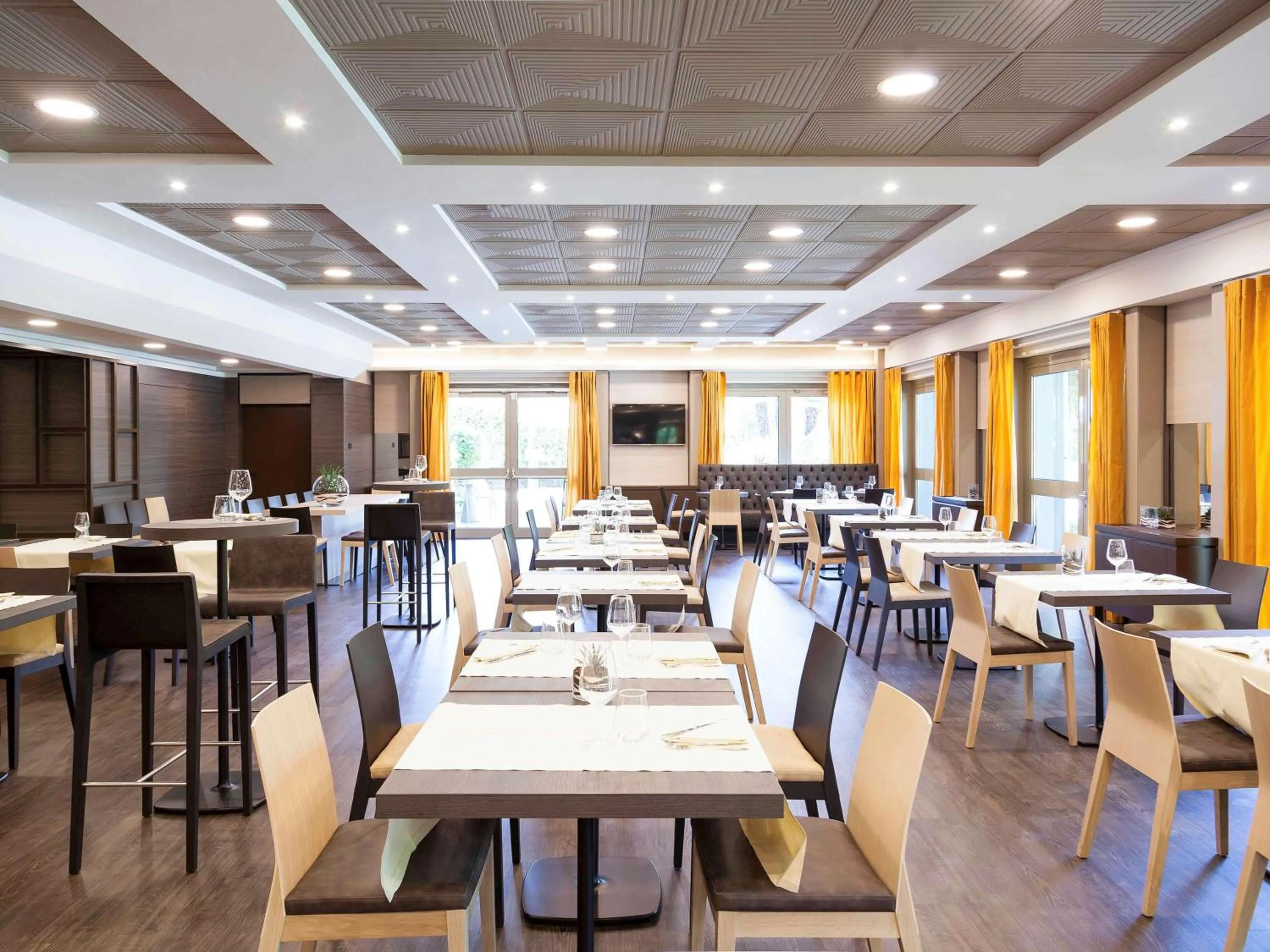 Restaurant/places to eat in Novotel Brescia Due