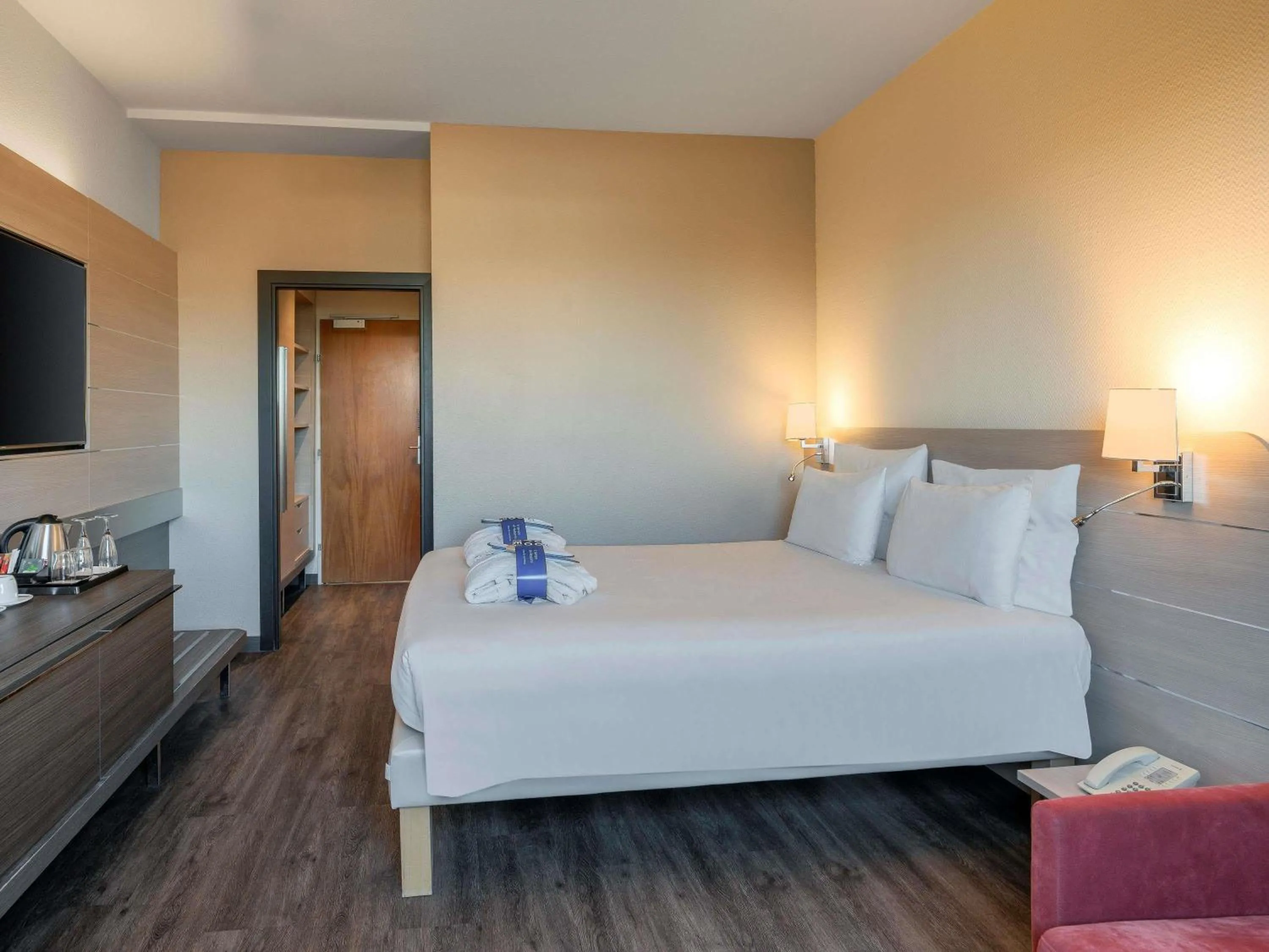 Bedroom, Bed in Novotel Brescia Due