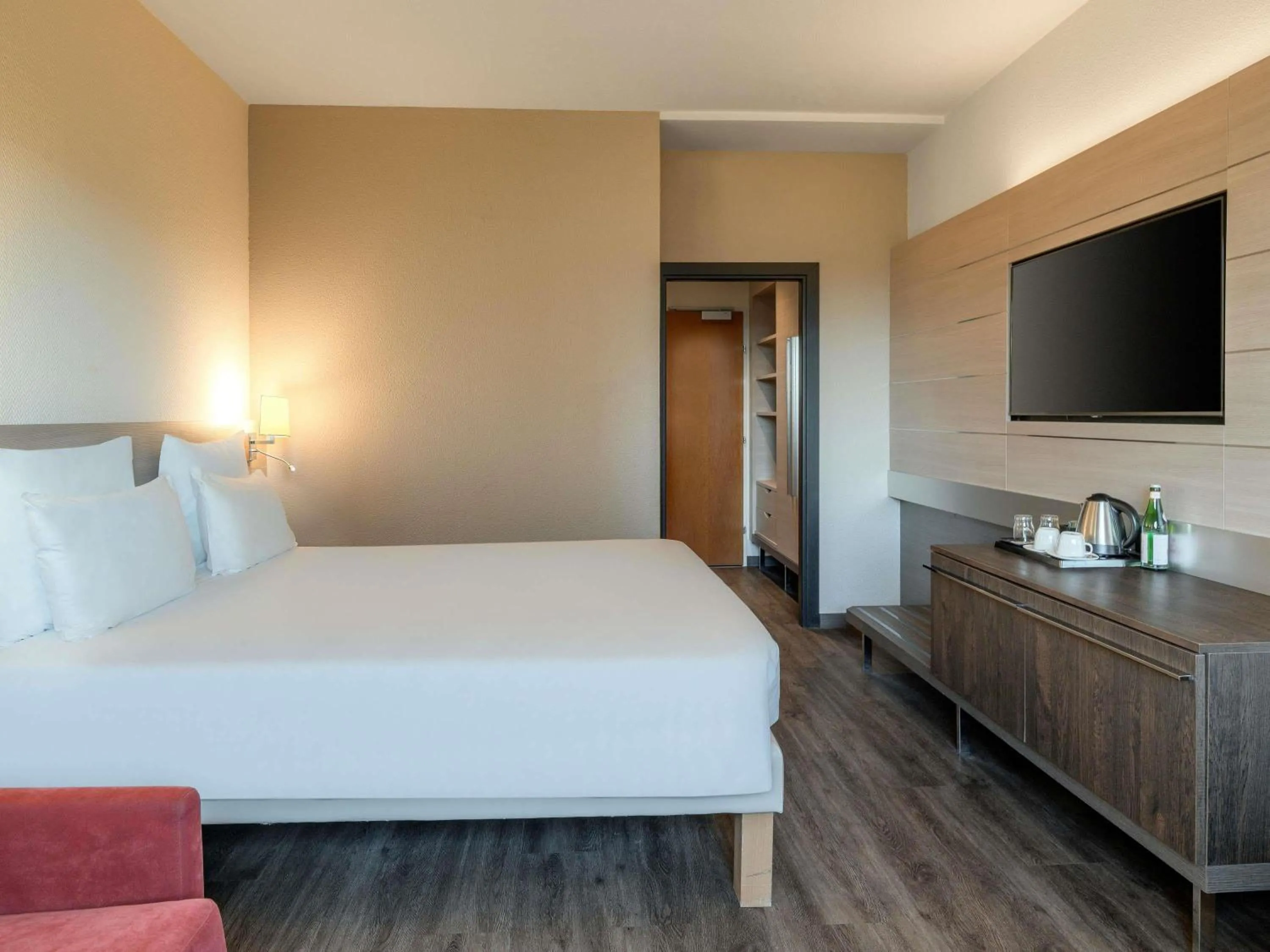 Bedroom, Bed in Novotel Brescia Due