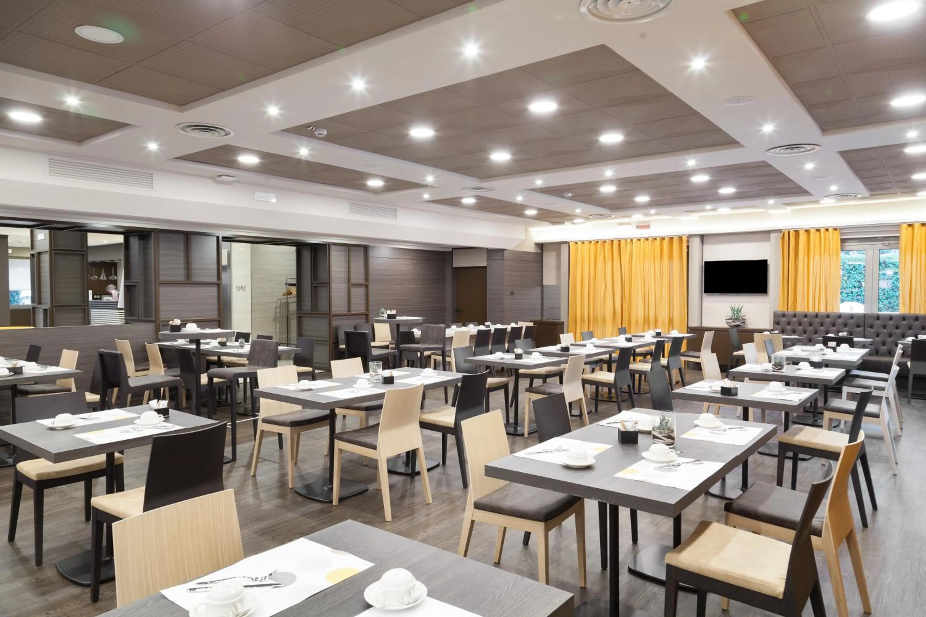 Dining area in Novotel Brescia Due