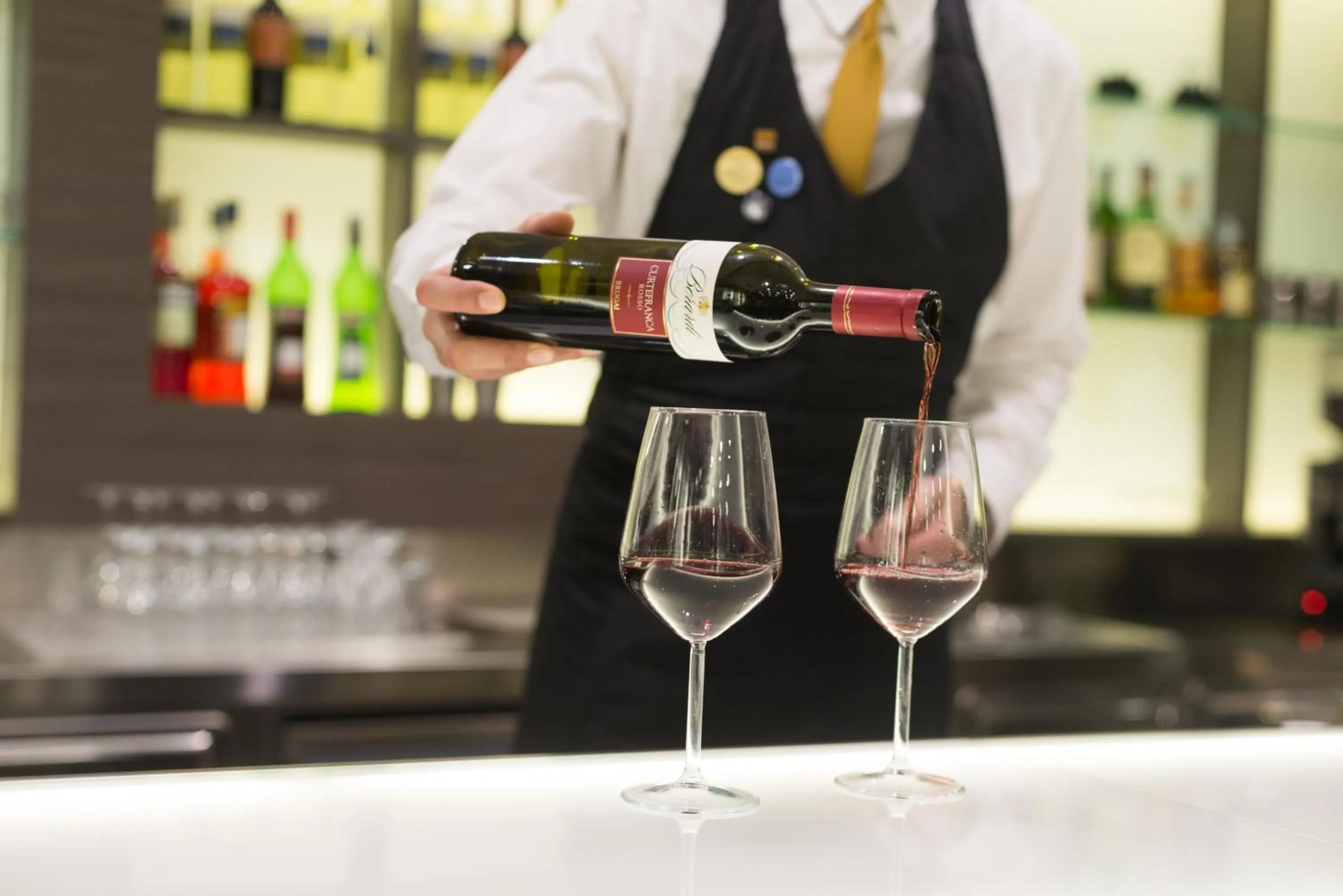 Lounge or bar in Novotel Brescia Due