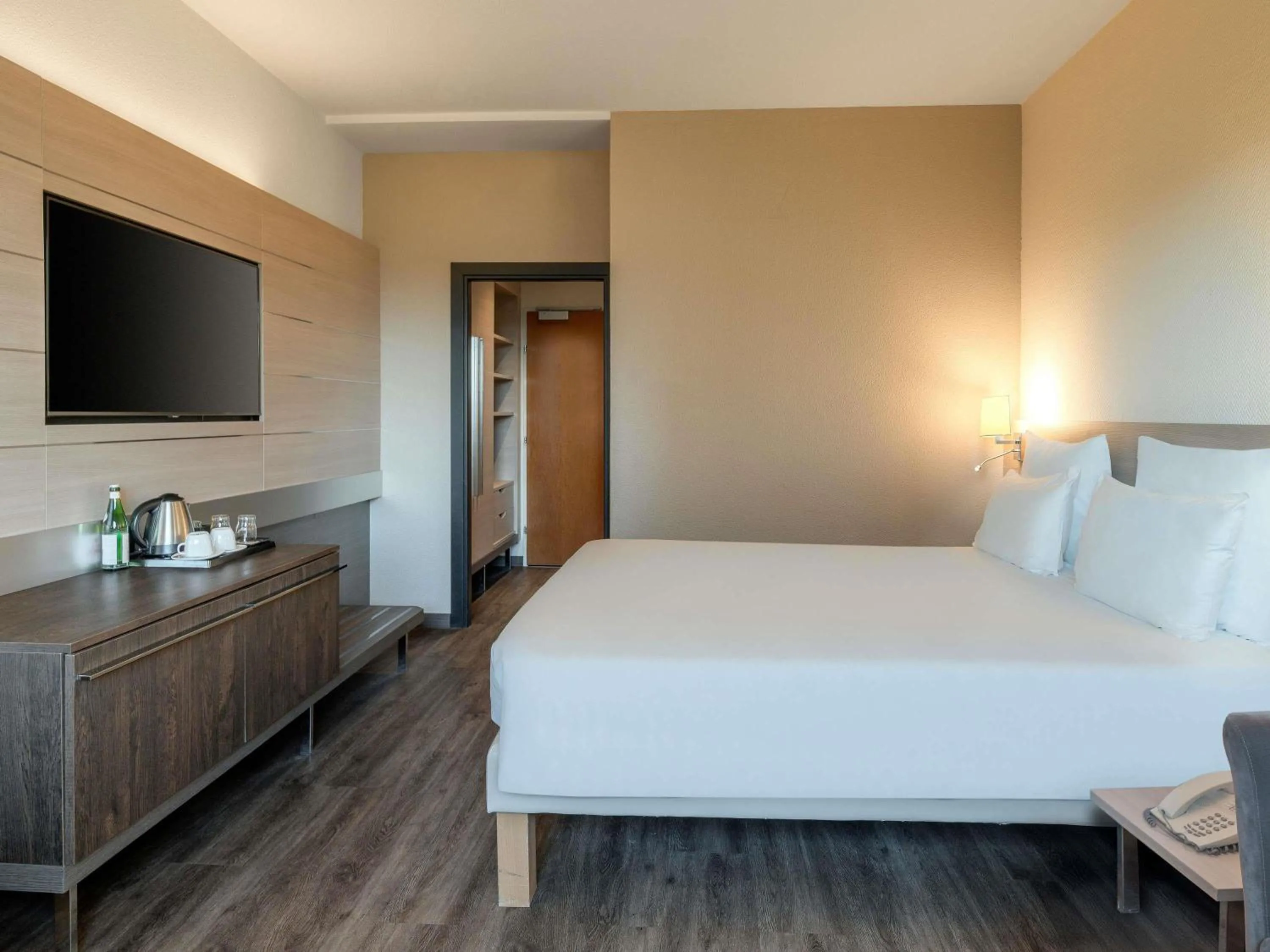 Bedroom, Bed in Novotel Brescia Due