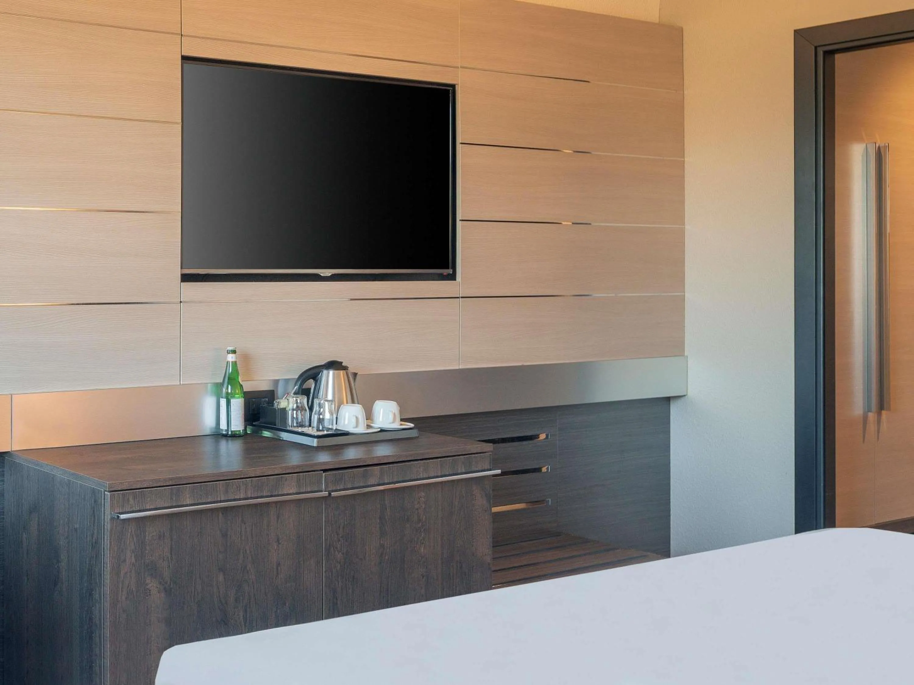 Bedroom, Bed in Novotel Brescia Due