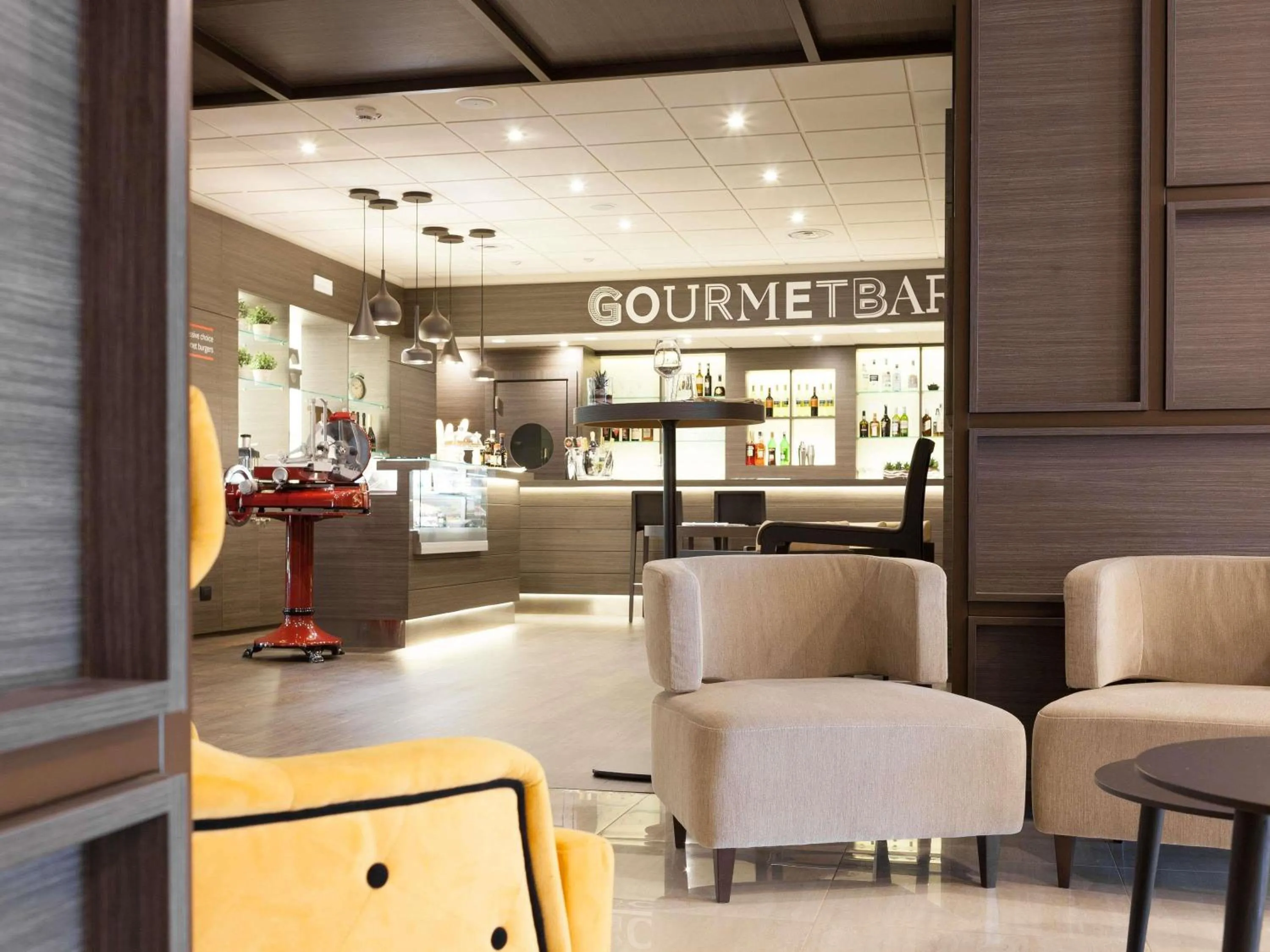 Lounge or bar in Novotel Brescia Due