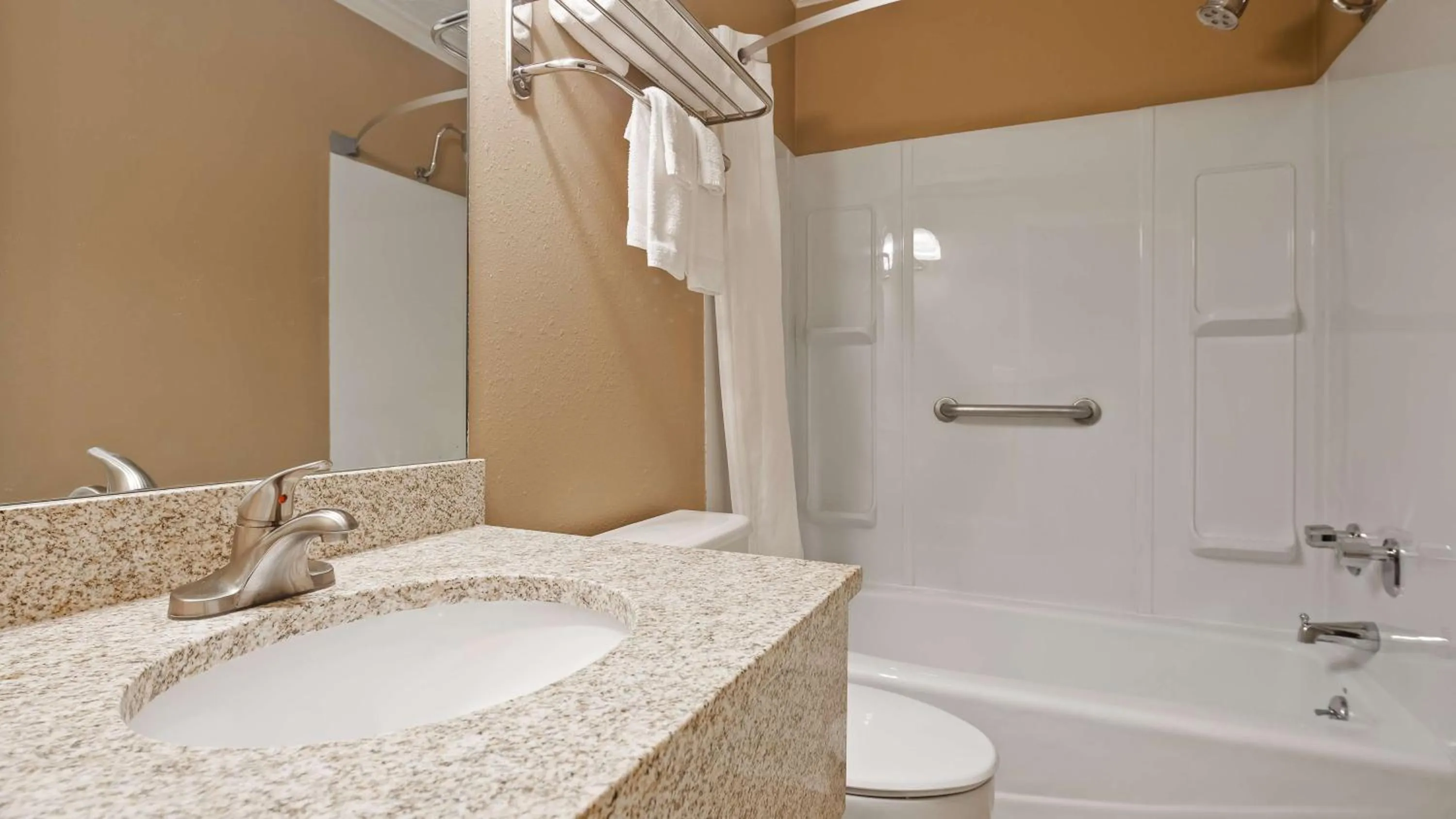 Bathroom in SureStay by Best Western Cameron
