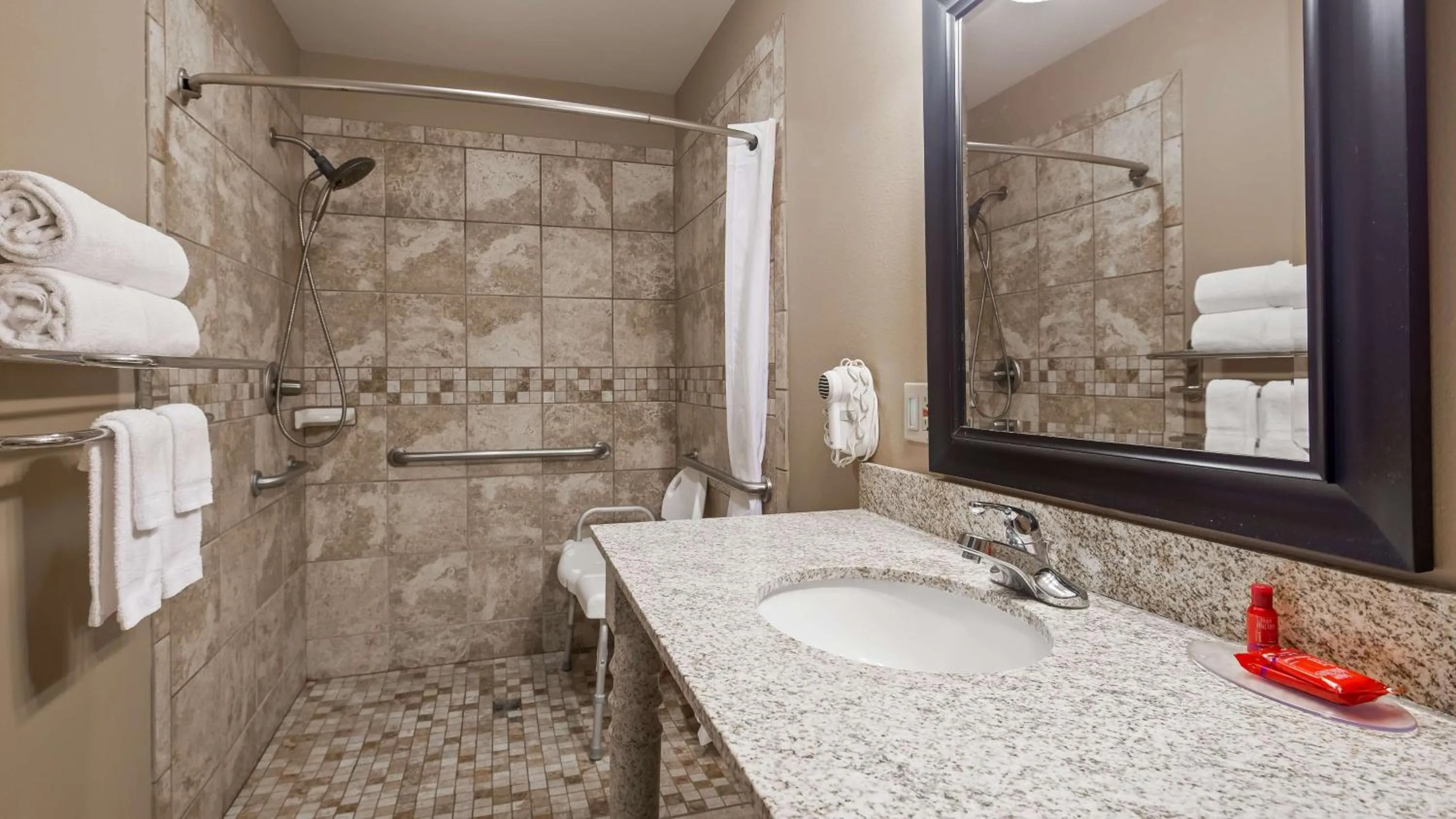 Bathroom in SureStay by Best Western Cameron