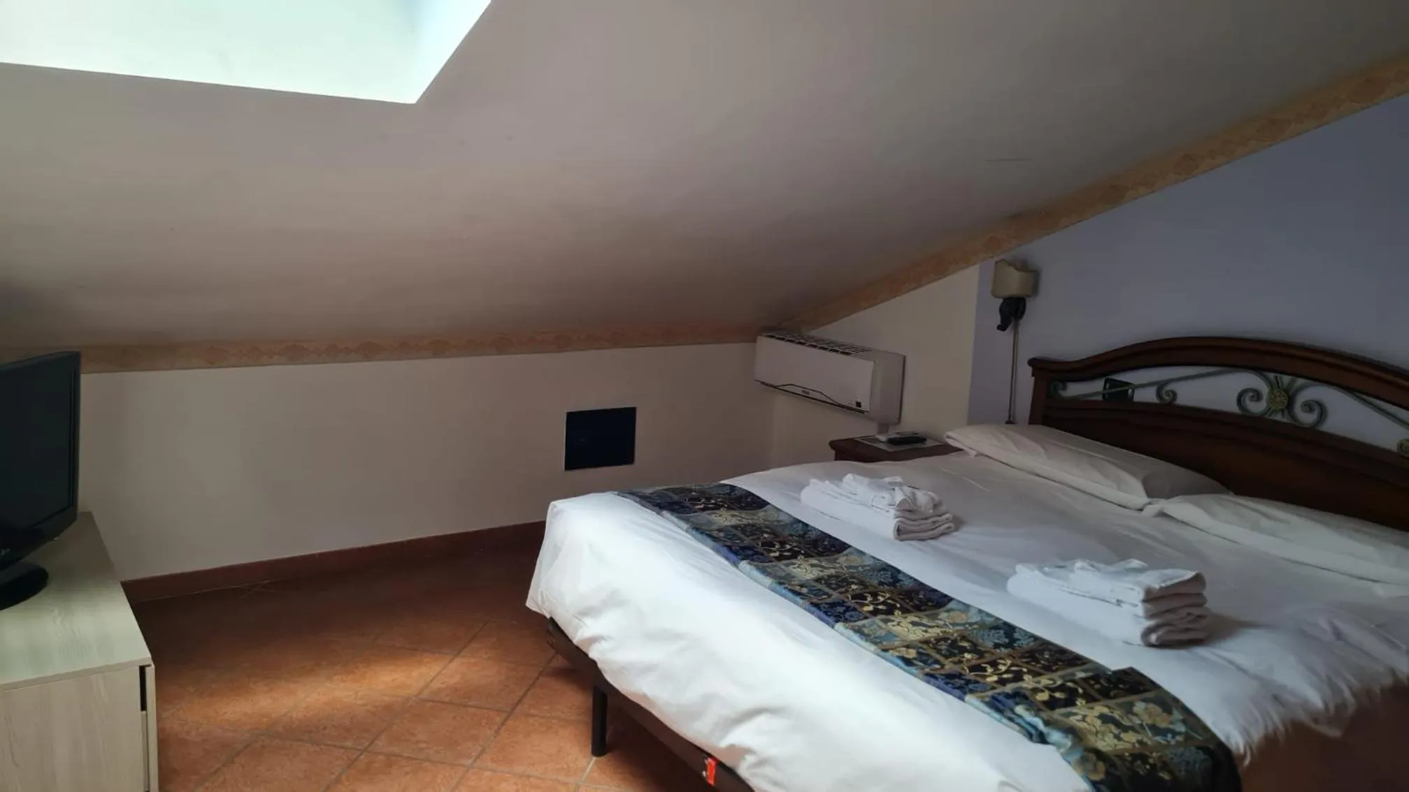 Bed in EURO HOUSE INN airport