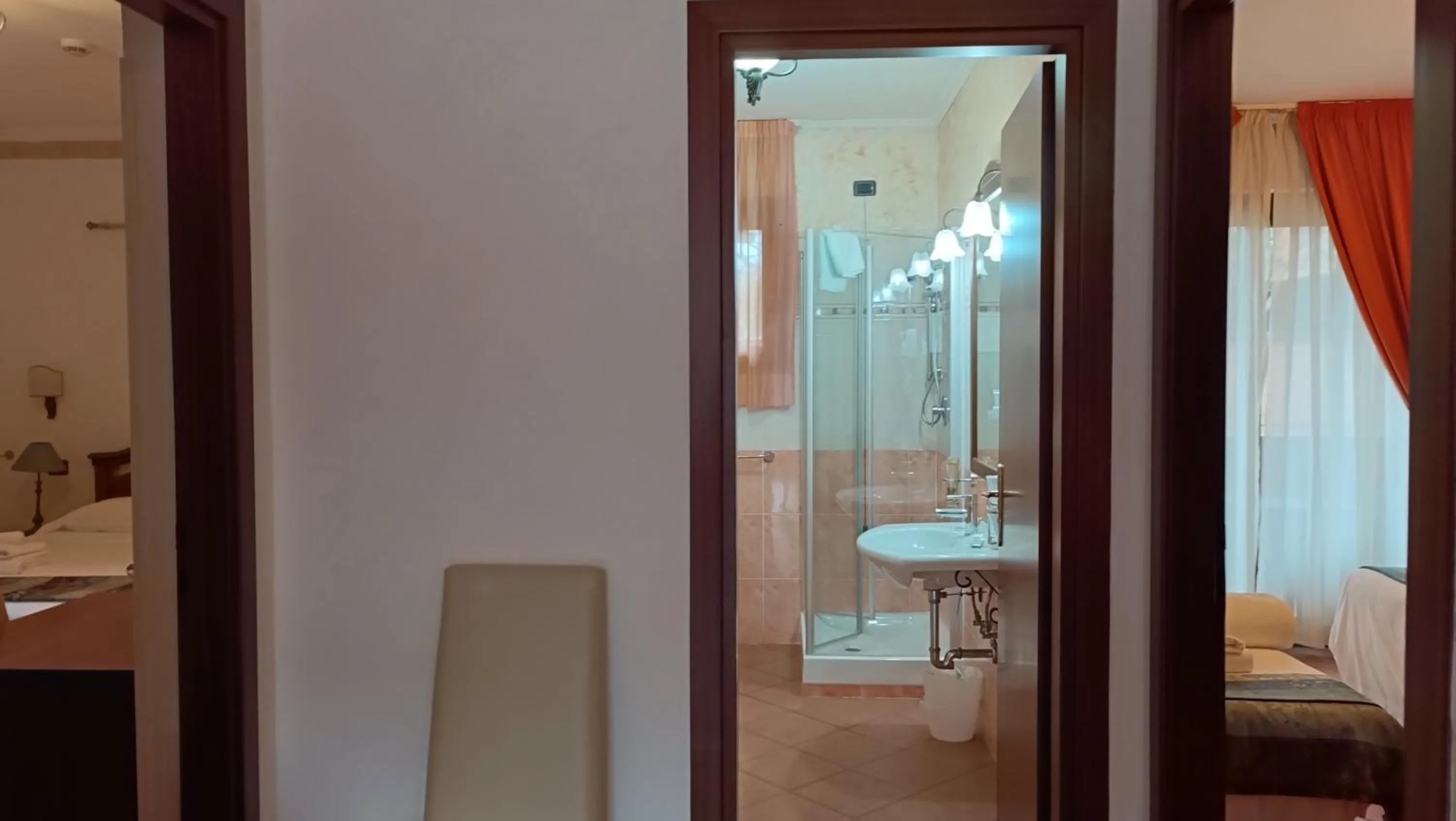 Shower in EURO HOUSE INN airport