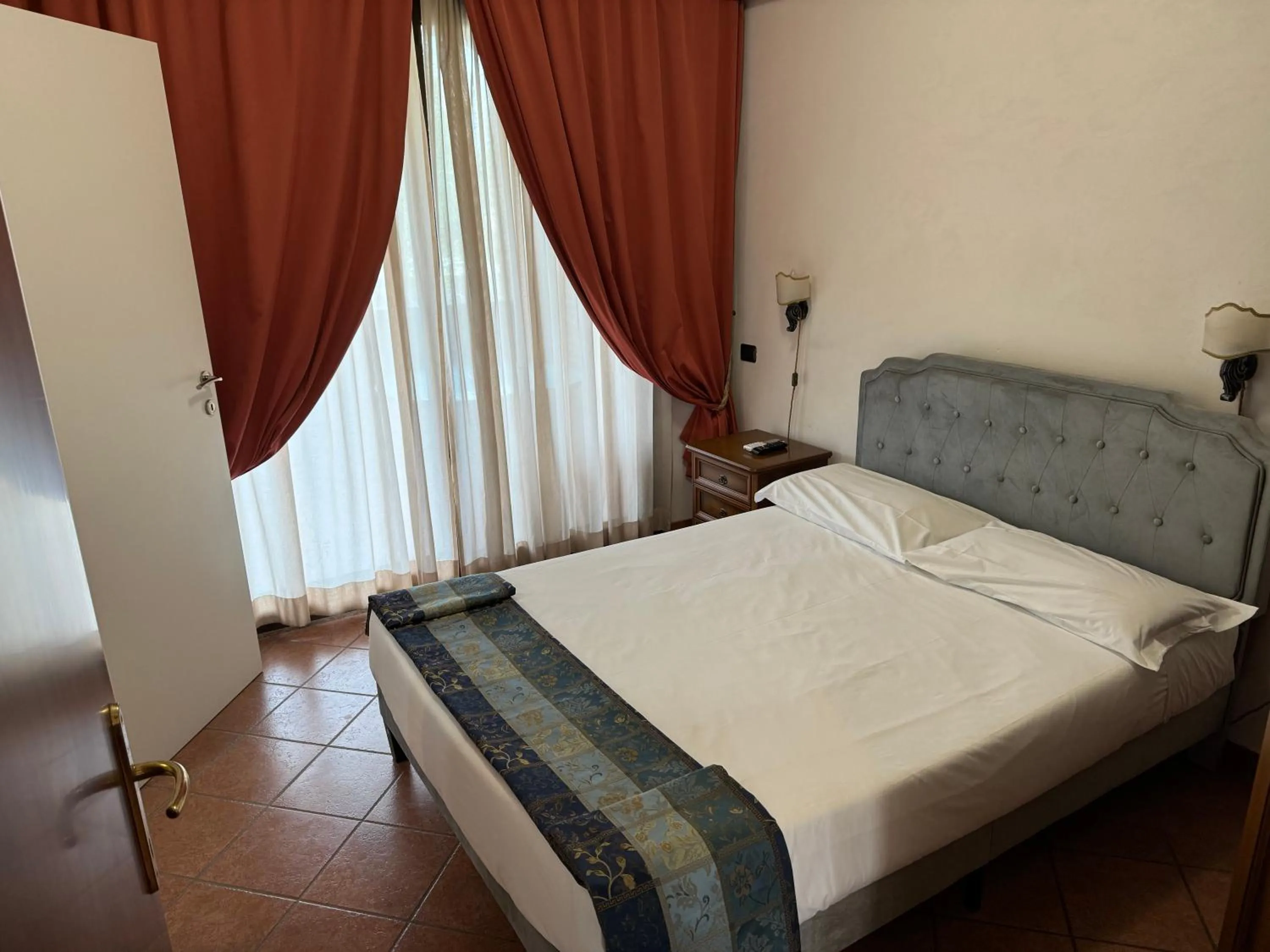 Bed in EURO HOUSE INN airport