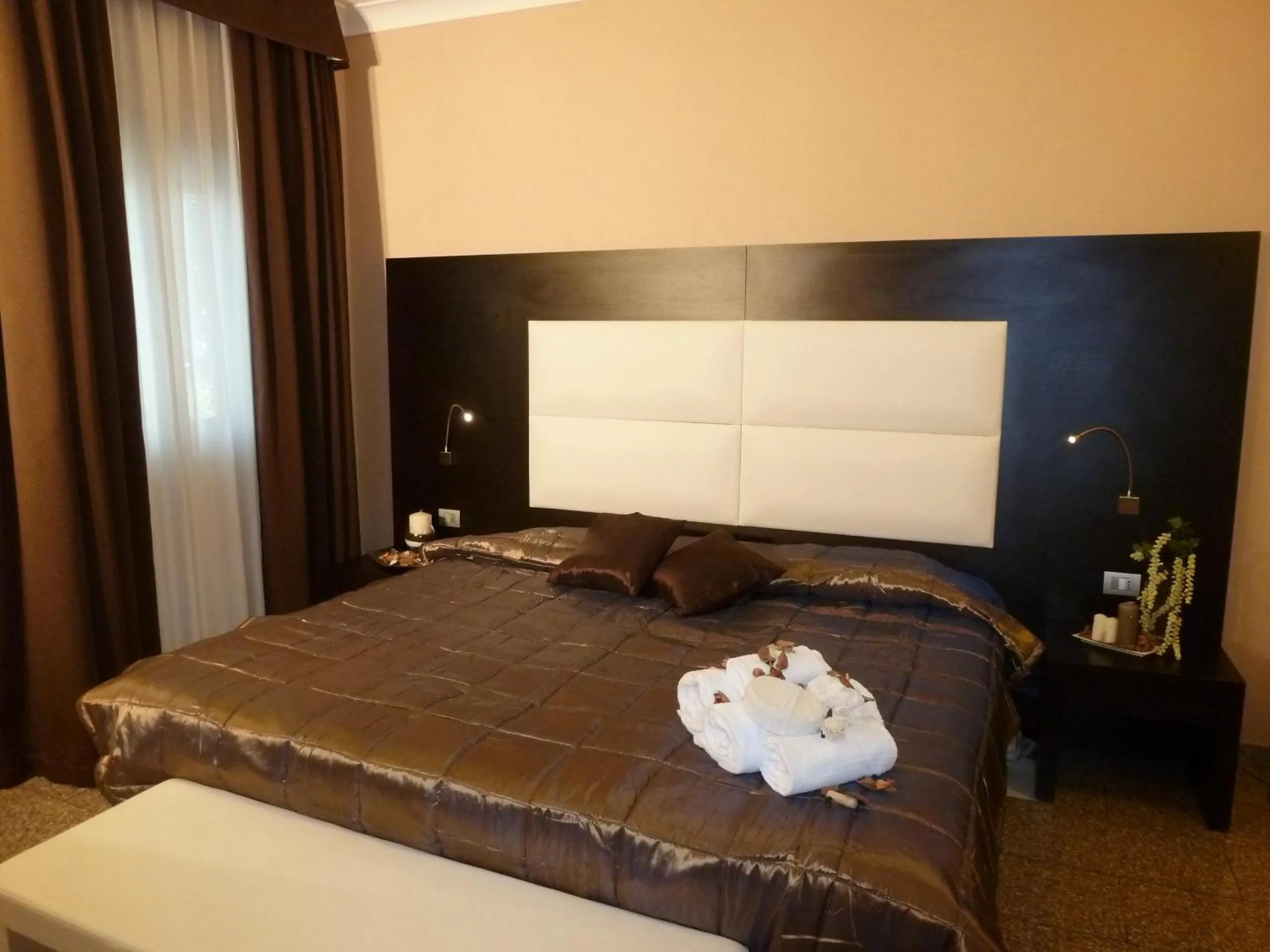 Bed in EH Suites Rome Airport Euro House Hotels