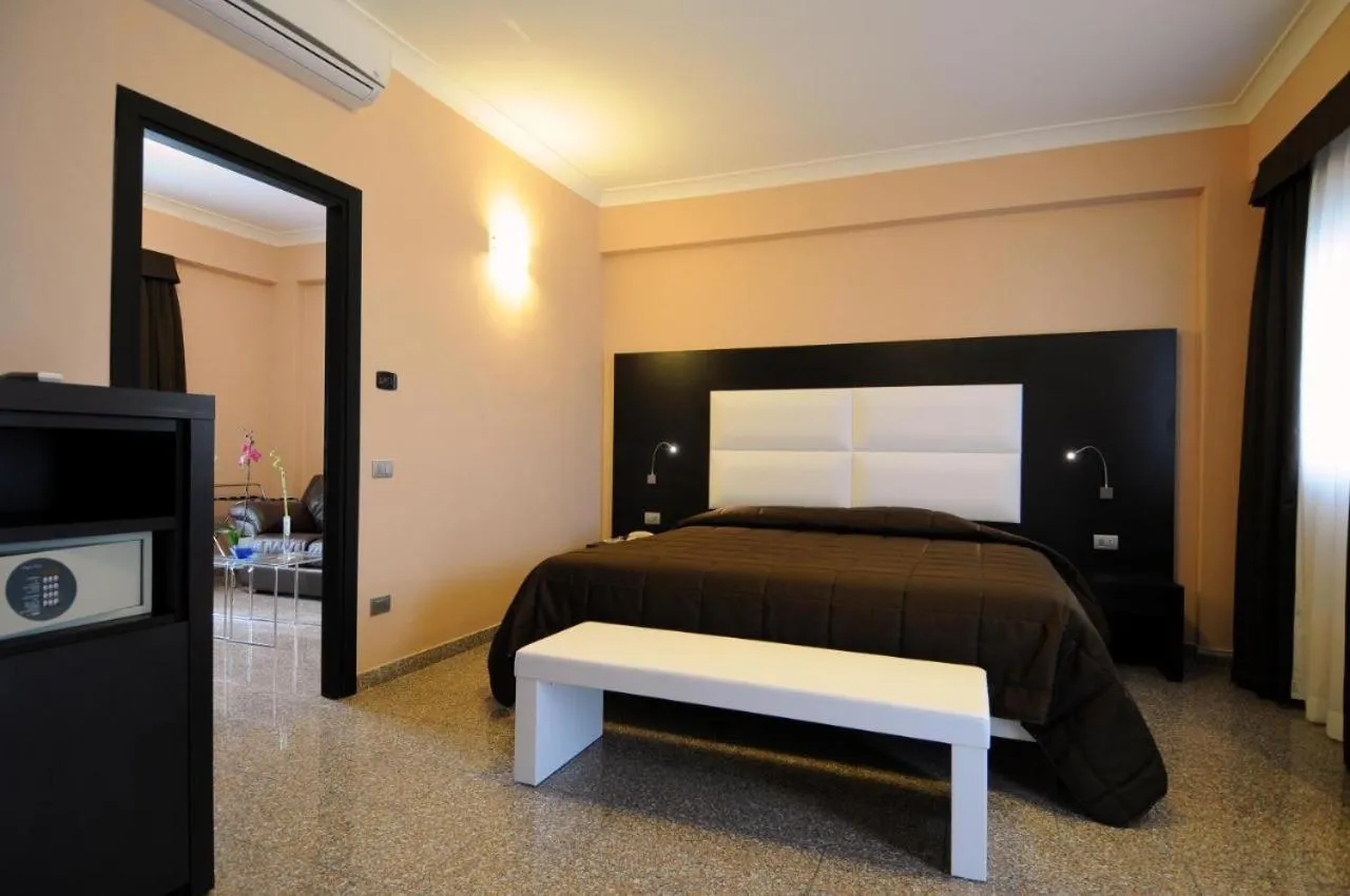 Bed in EH Suites Rome Airport Euro House Hotels
