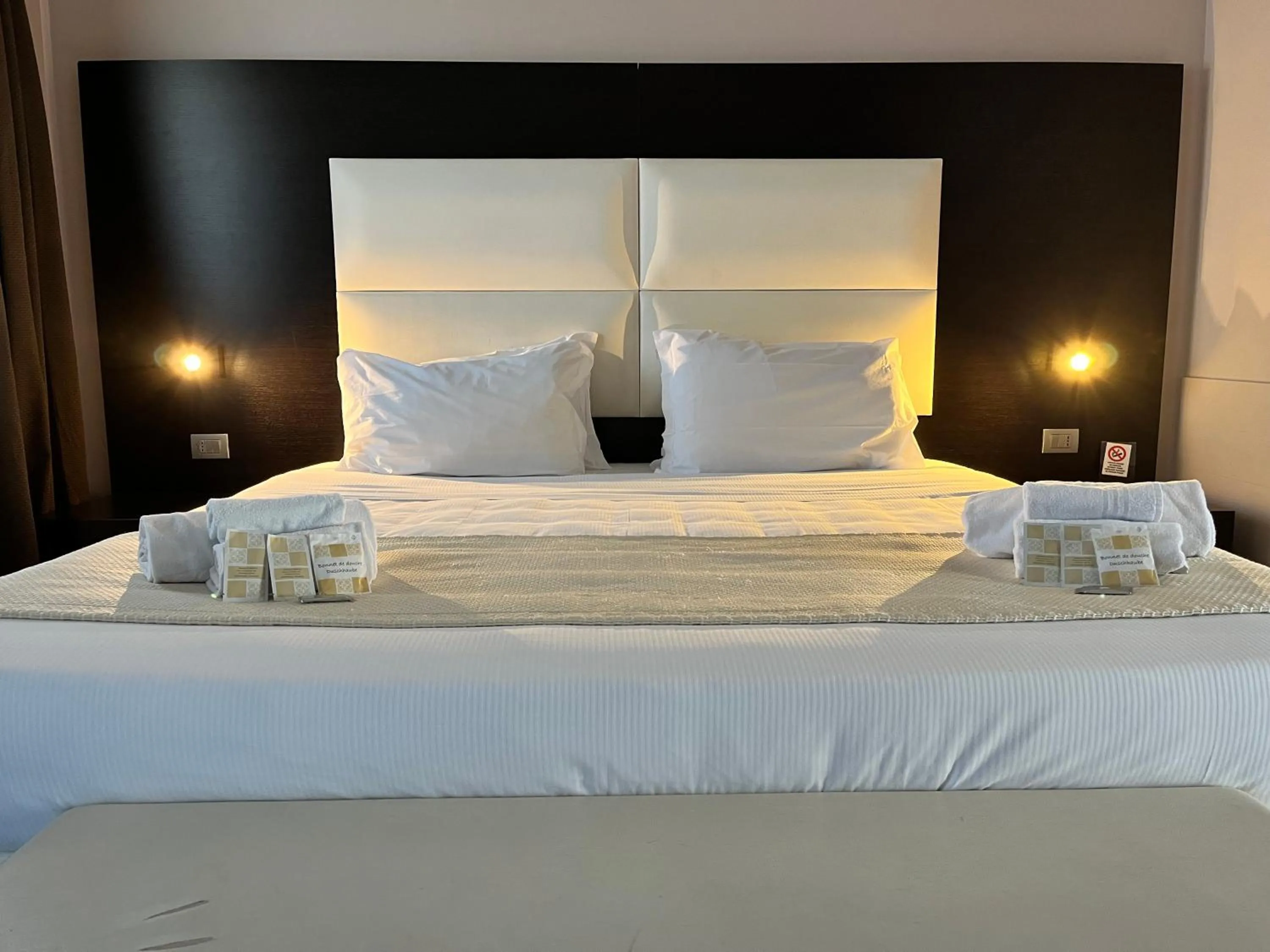 Bed in EH Suites Rome Airport Euro House Hotels