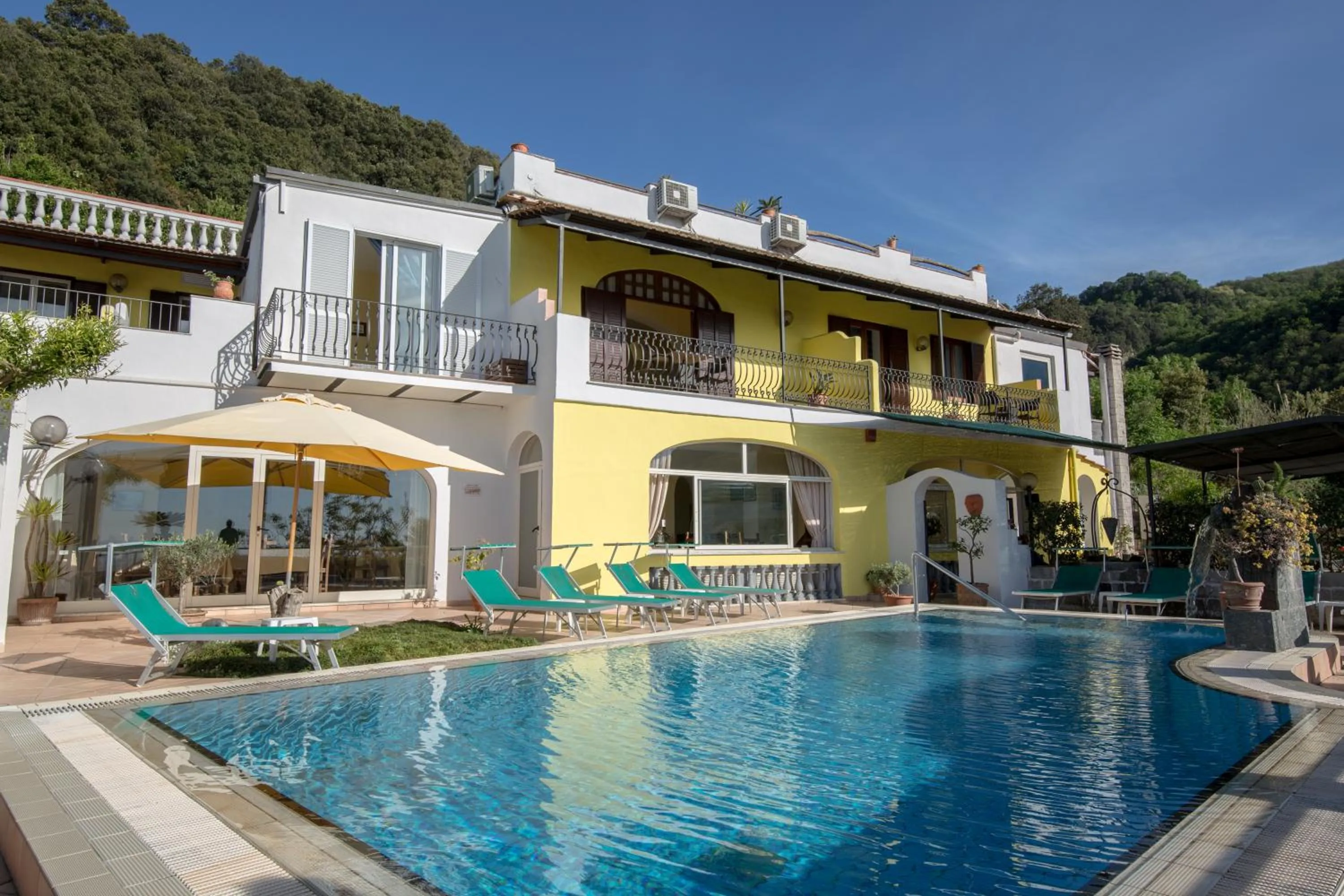 Facade/entrance in Hotel Ape Regina