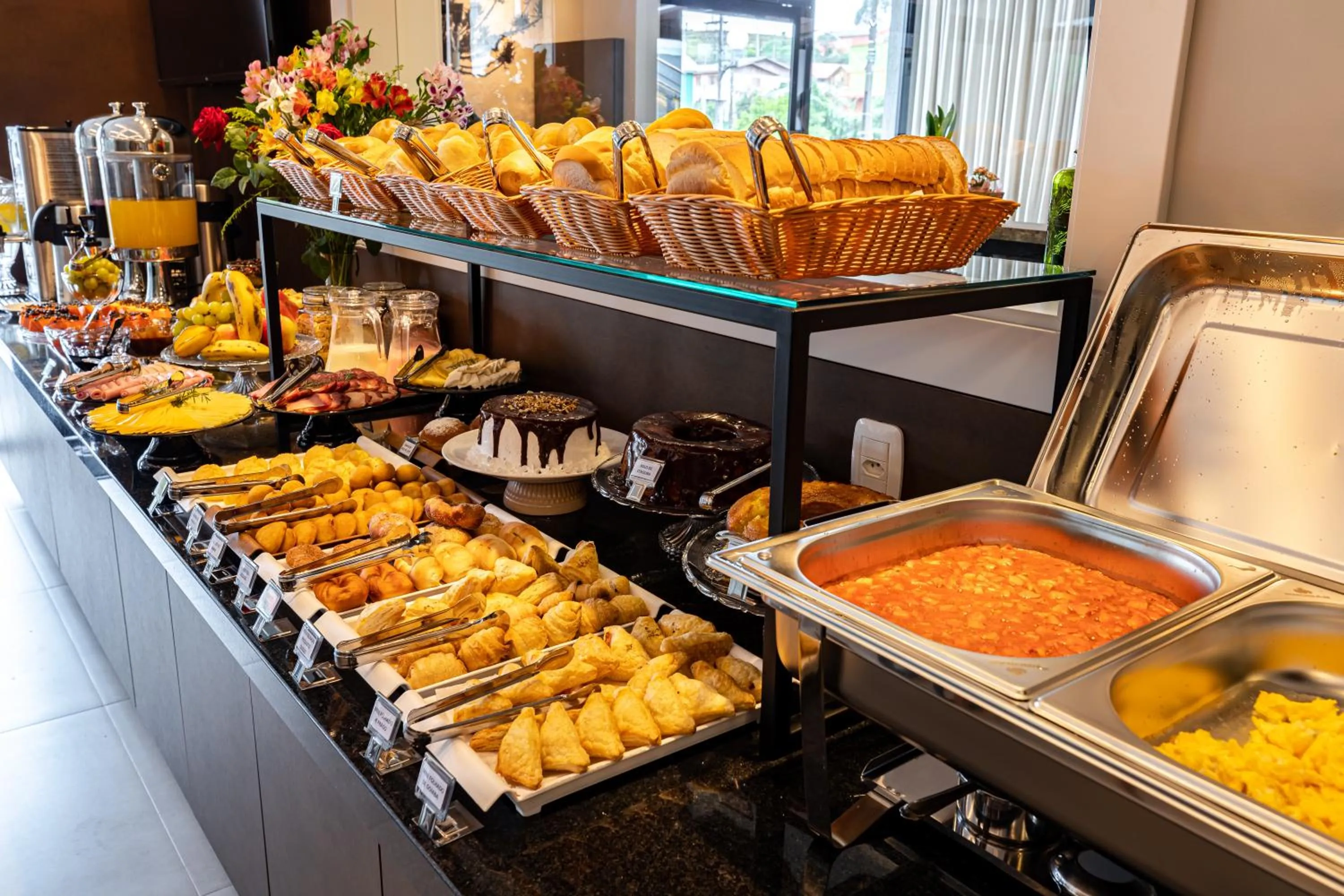 Buffet breakfast in Pousada Serra Verde