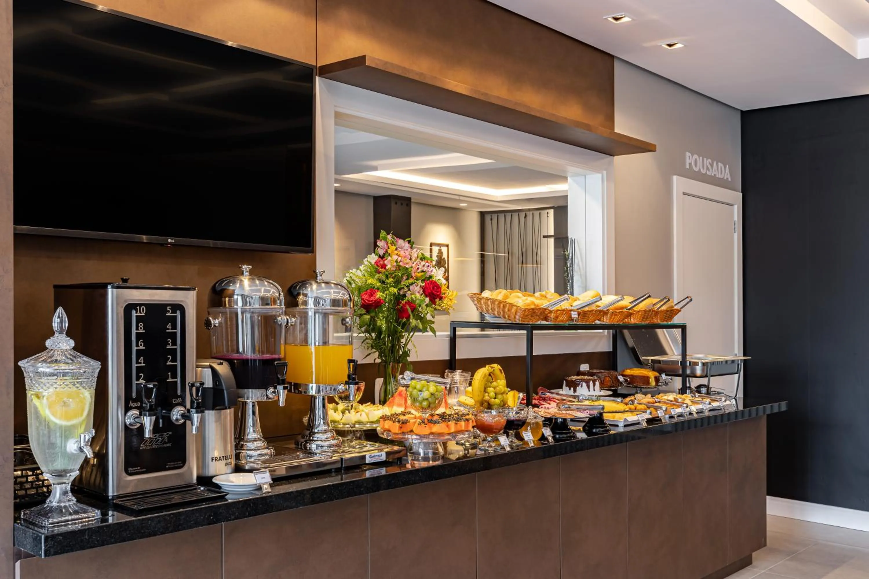 Buffet breakfast in Pousada Serra Verde