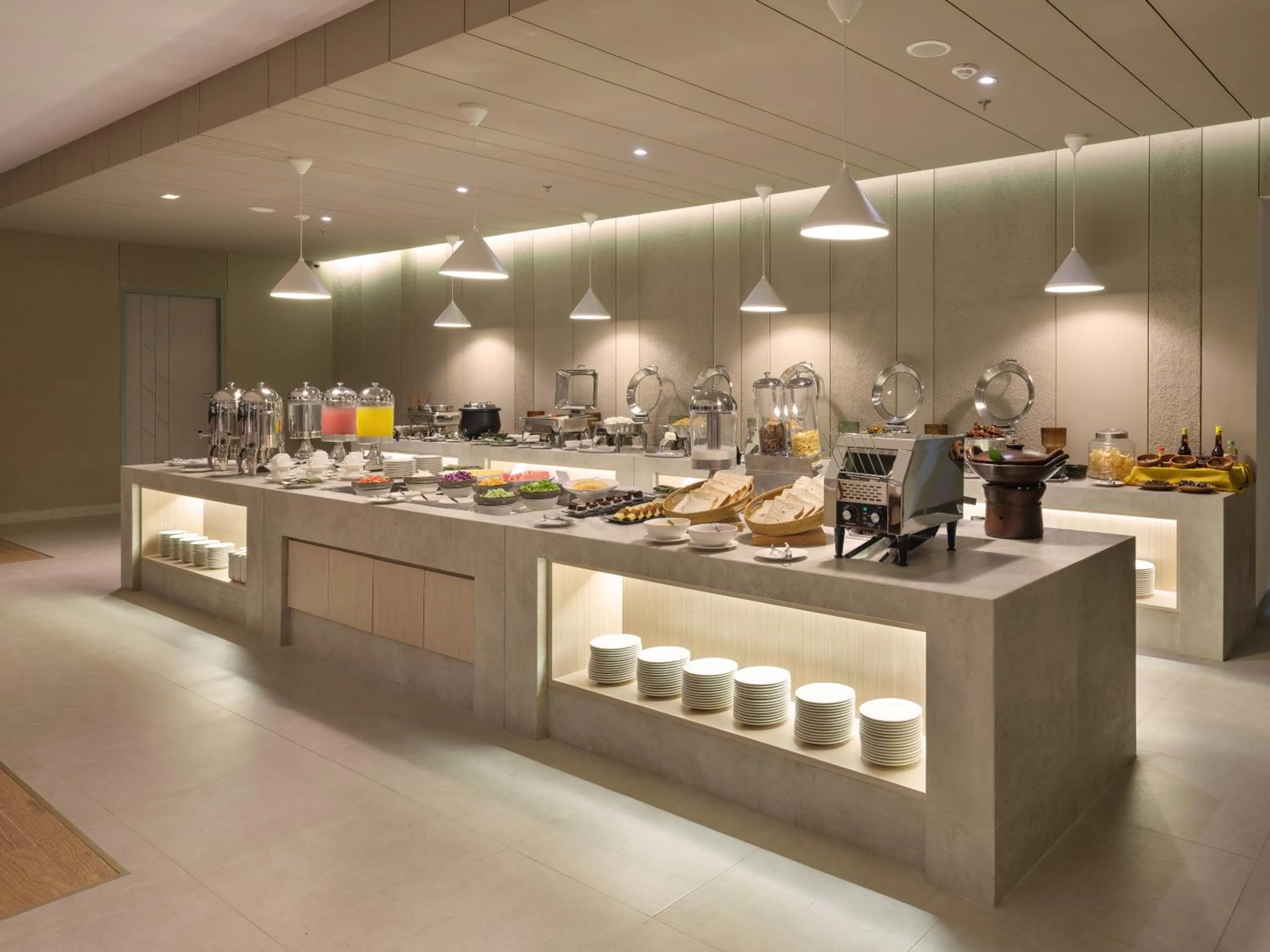 Restaurant/places to eat in Elsotel Purwokerto By Daphna Management