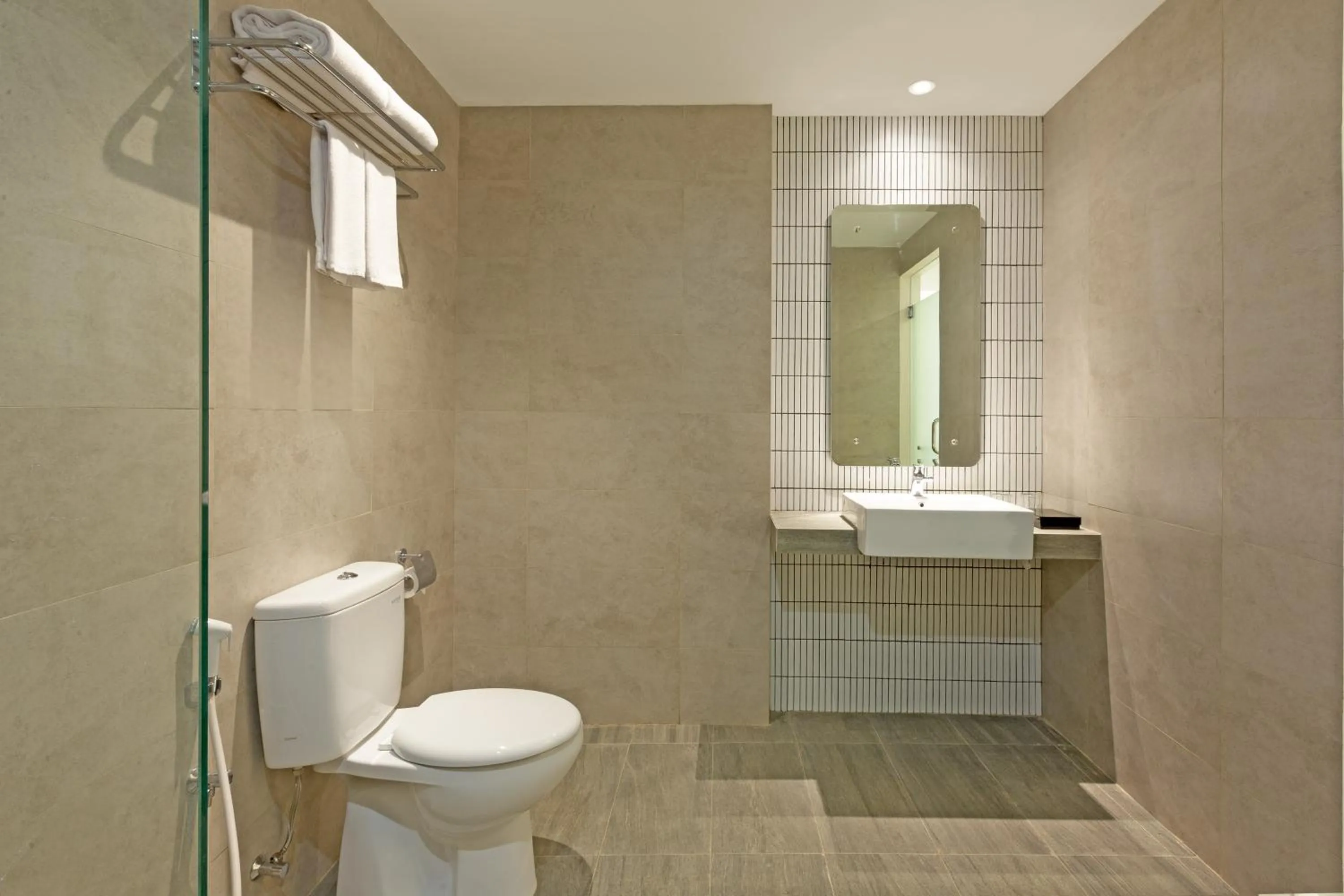 Bathroom in Elsotel Purwokerto By Daphna Management