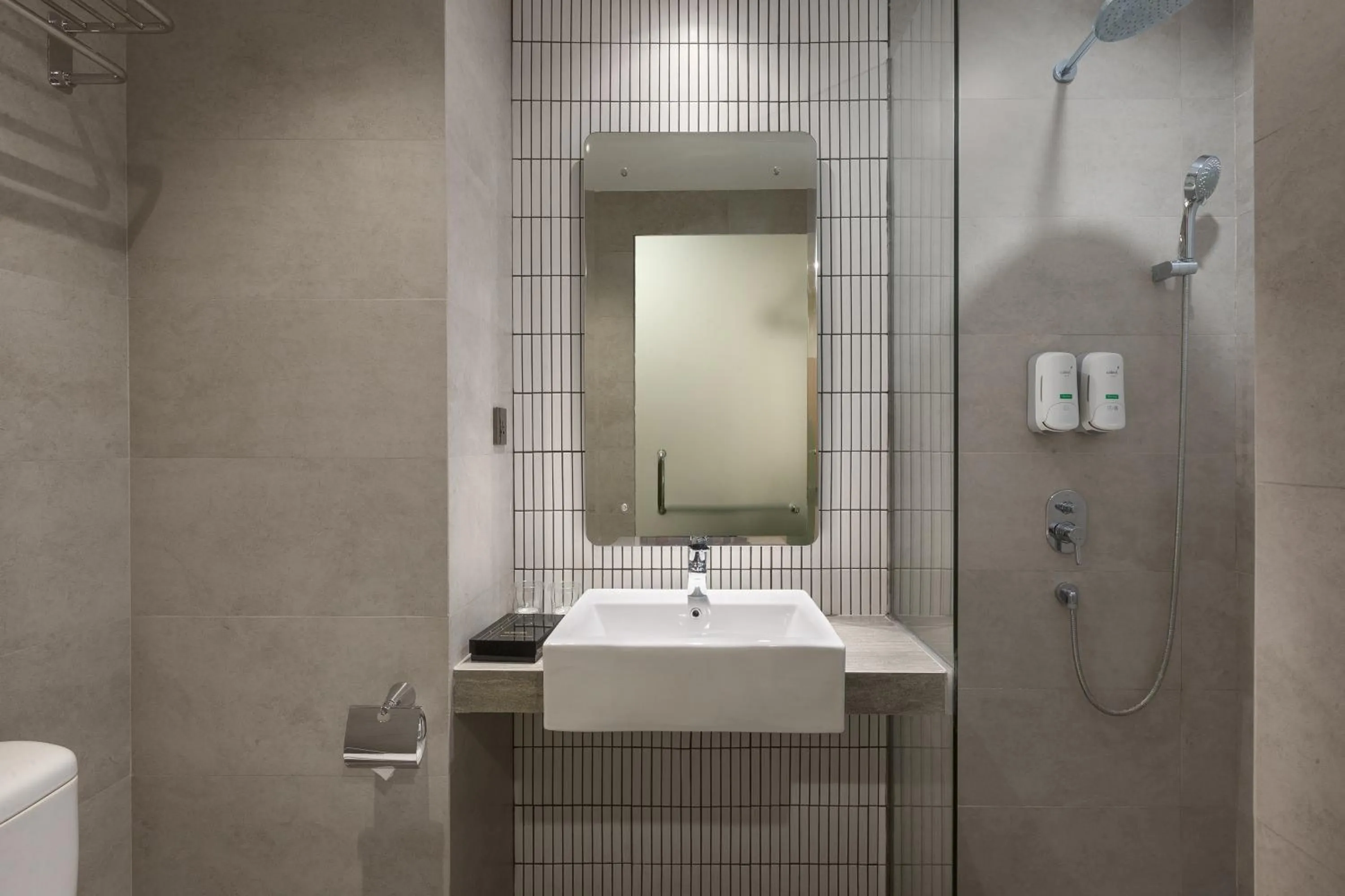 Bathroom in Elsotel Purwokerto By Daphna Management