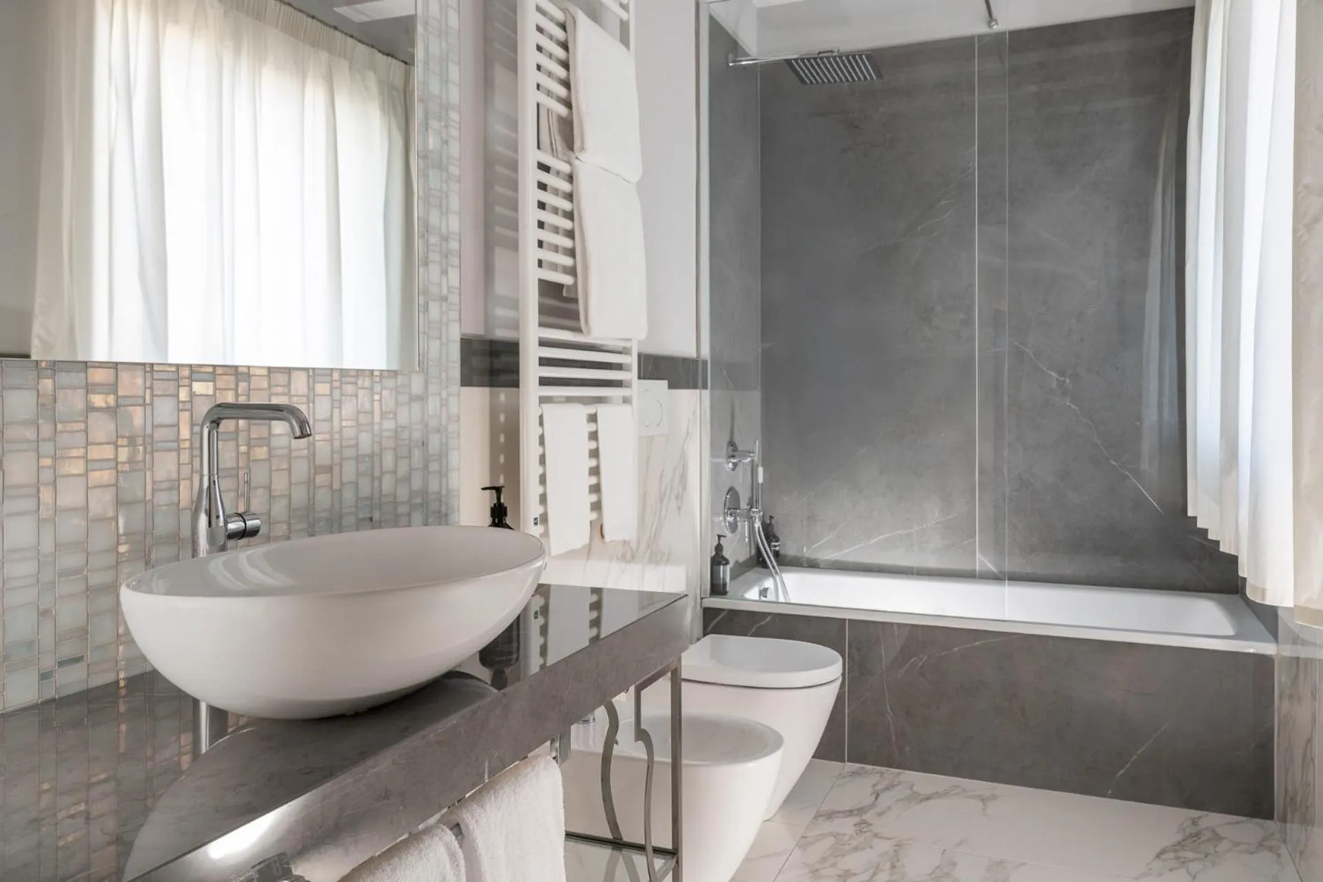 Bathroom in Hotel Campo Marzio