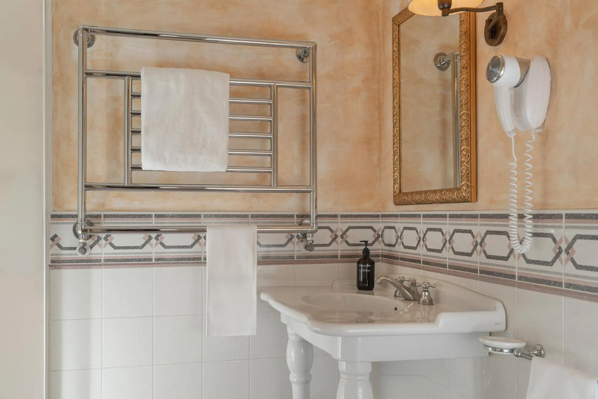 Bathroom in Hotel Campo Marzio