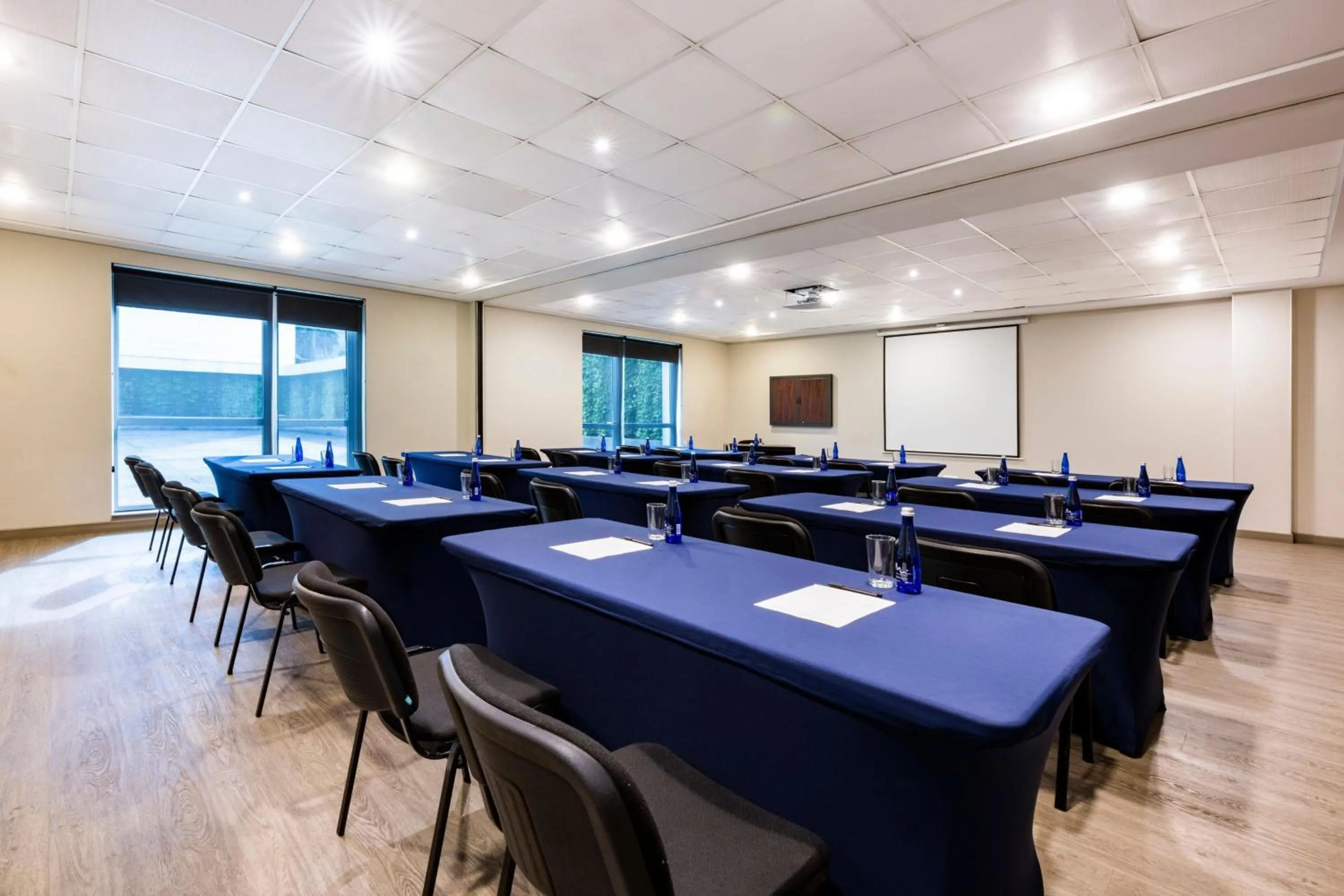 Meeting/conference room in City Express Plus by Marriott Cali Colombia